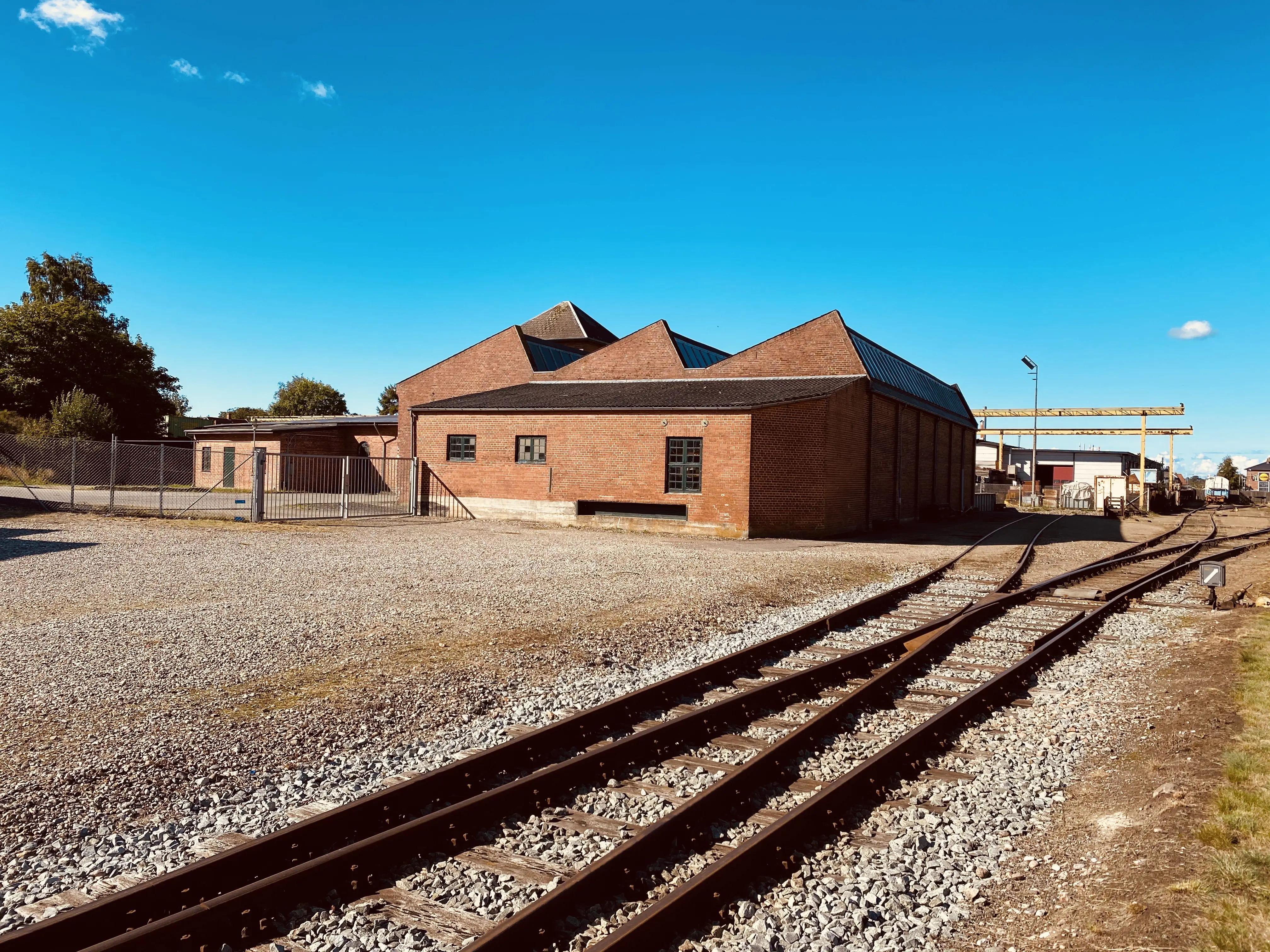 Billede af Faaborg Stations remise. Billede af Faaborg Stations remise.