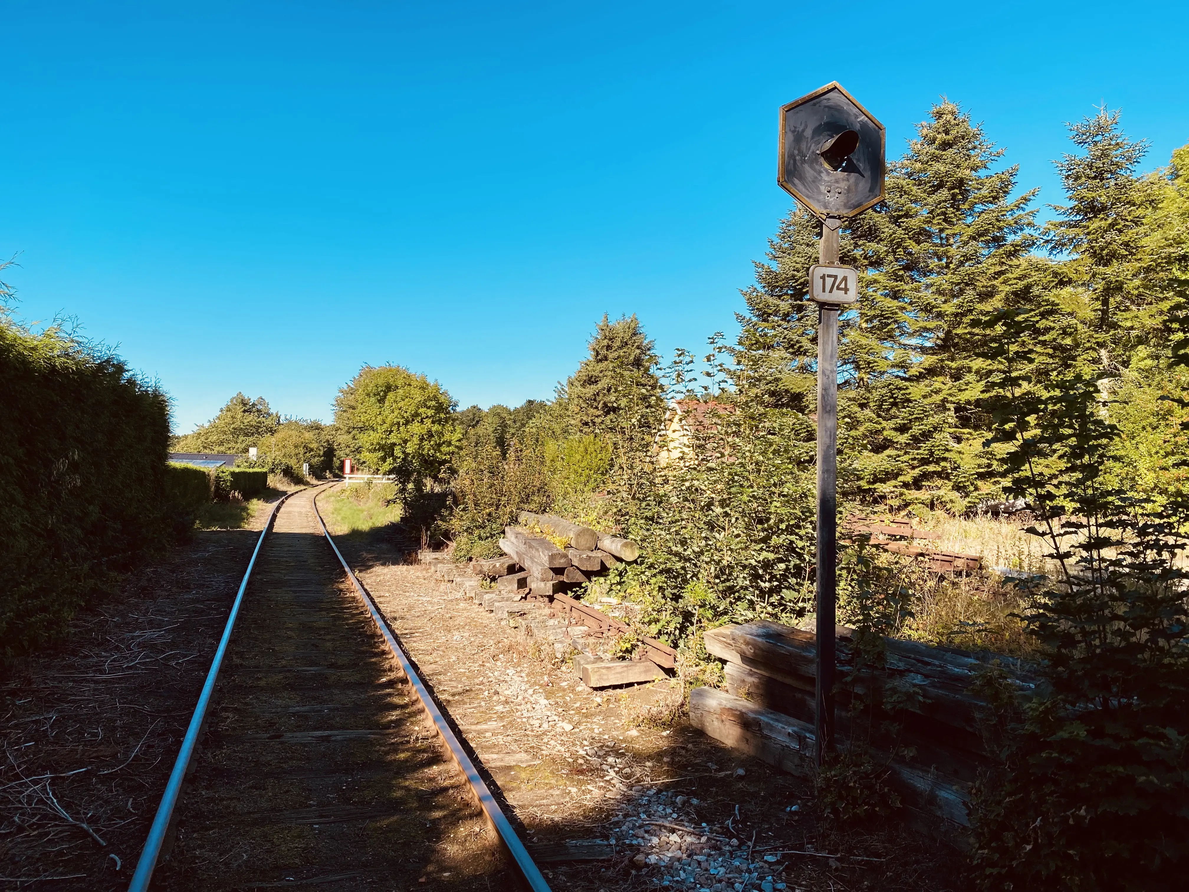 Billede af Katterød veterantrinbræt ved den tidligere Katterød Station. Billede af Katterød veterantrinbræt ved den tidligere Katterød Station.