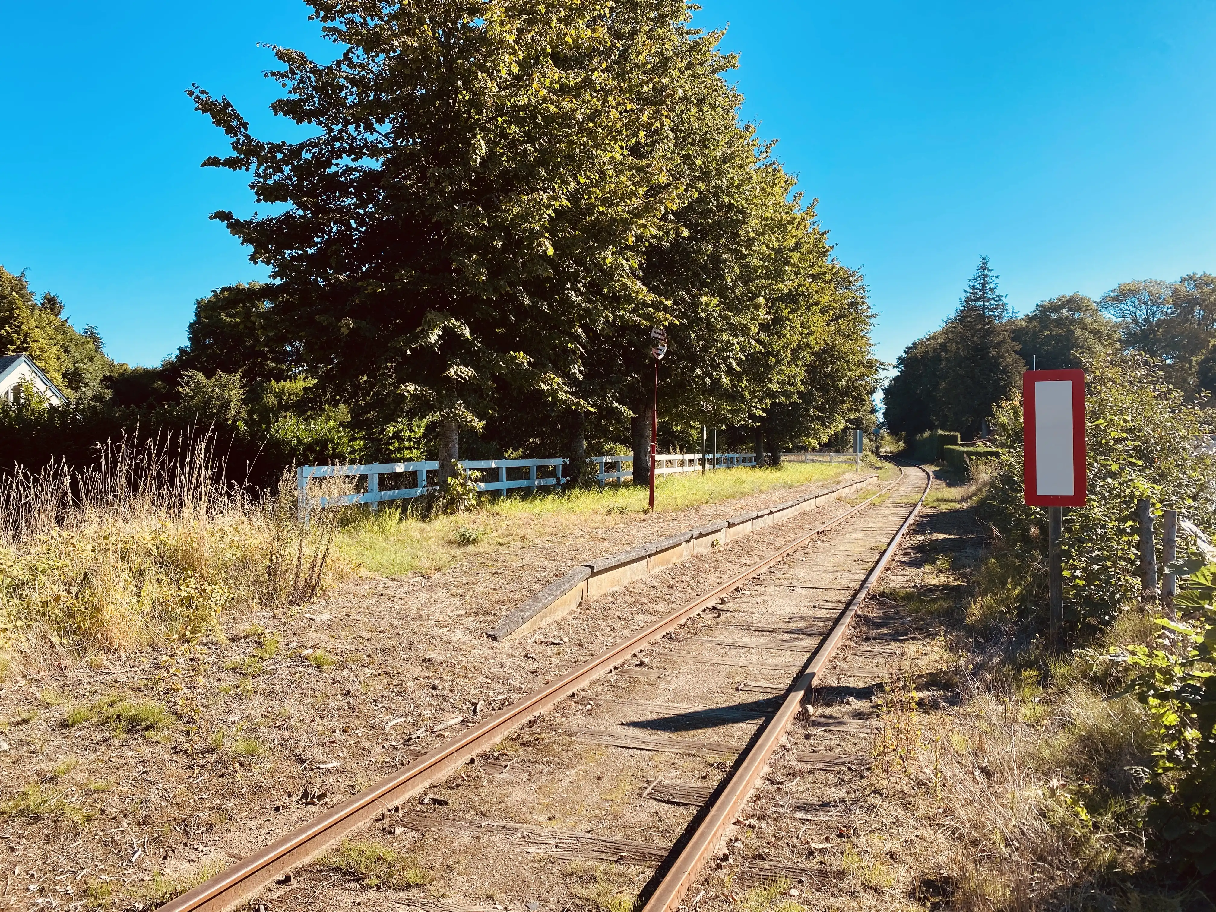 Billede af Katterød veterantrinbræt ved den tidligere Katterød Station. Billede af Katterød veterantrinbræt ved den tidligere Katterød Station.