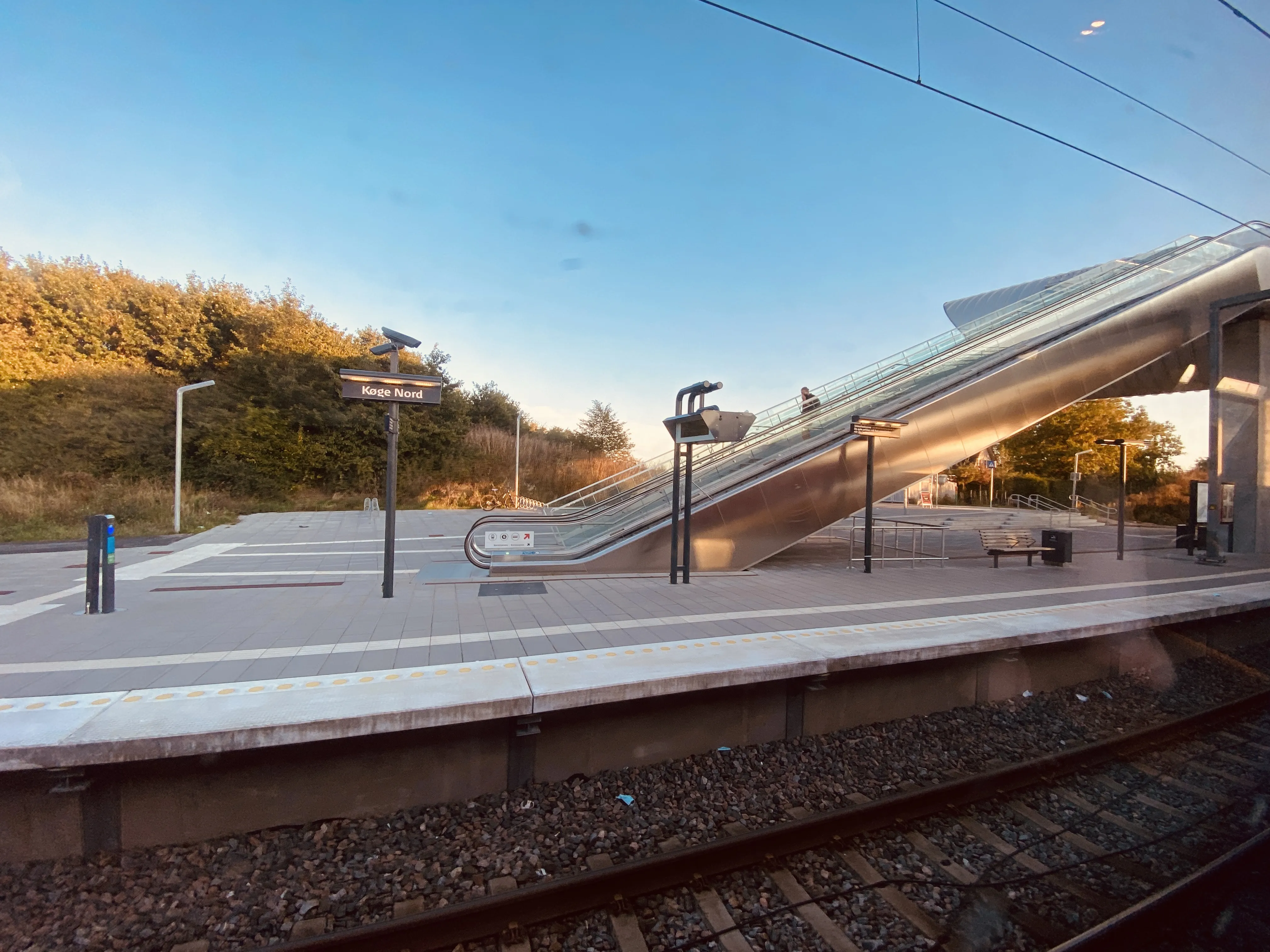 Billede af Køge Nord S-togstrinbræt. Billede af Køge Nord S-togstrinbræt.