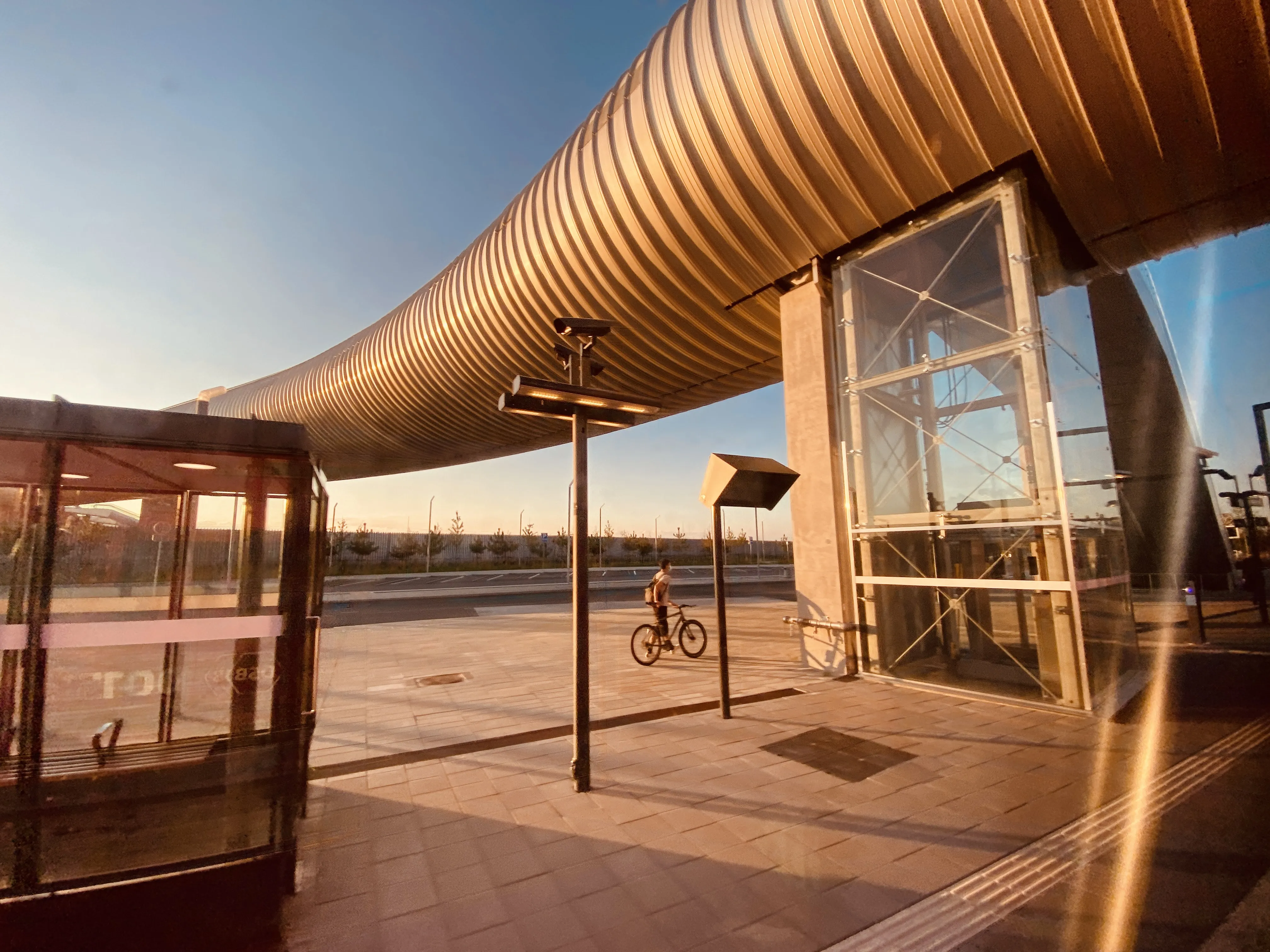 Billede af Køge Nord S-togstrinbræt. Billede af Køge Nord S-togstrinbræt.