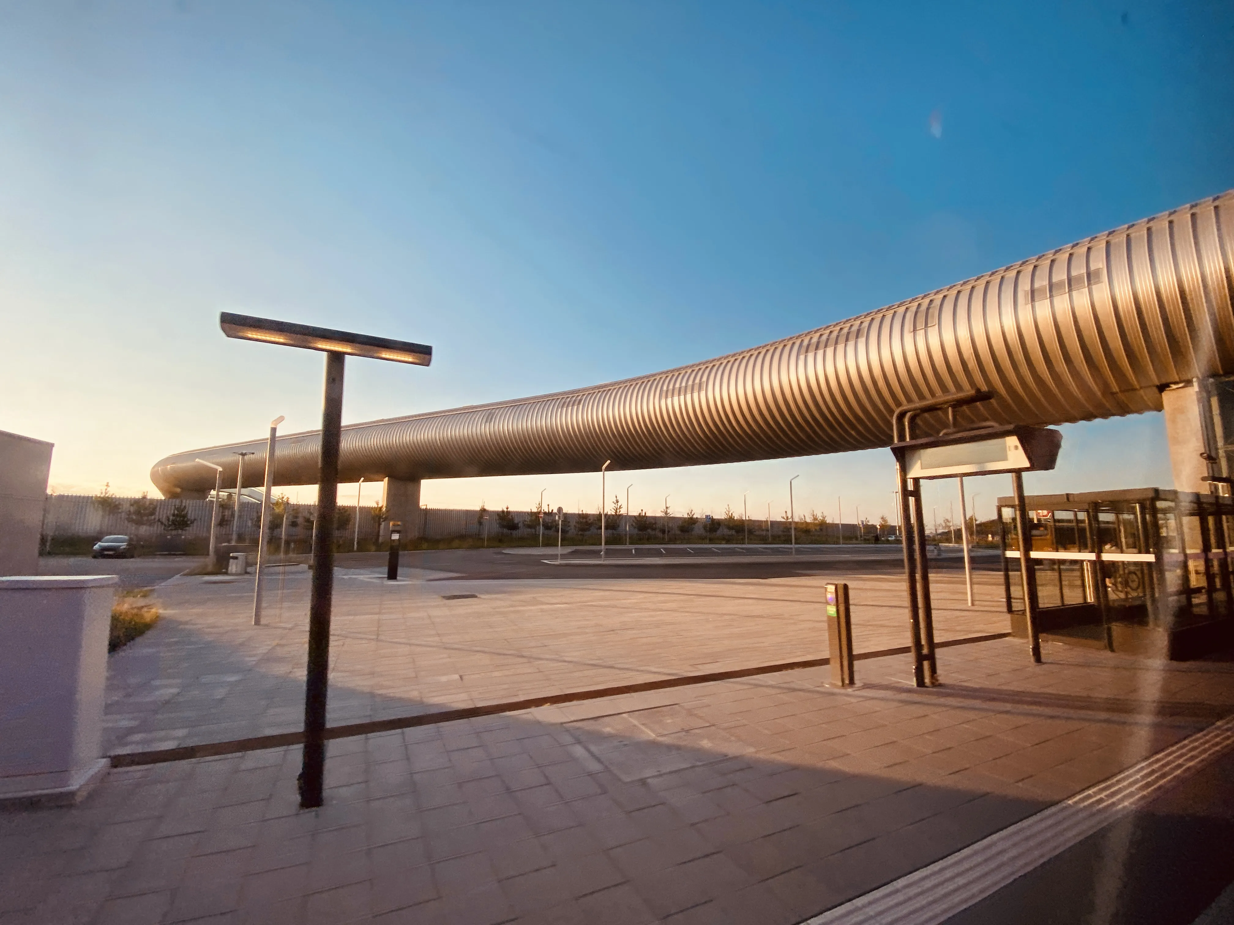 Billede af Køge Nord S-togstrinbræt. Billede af Køge Nord S-togstrinbræt.