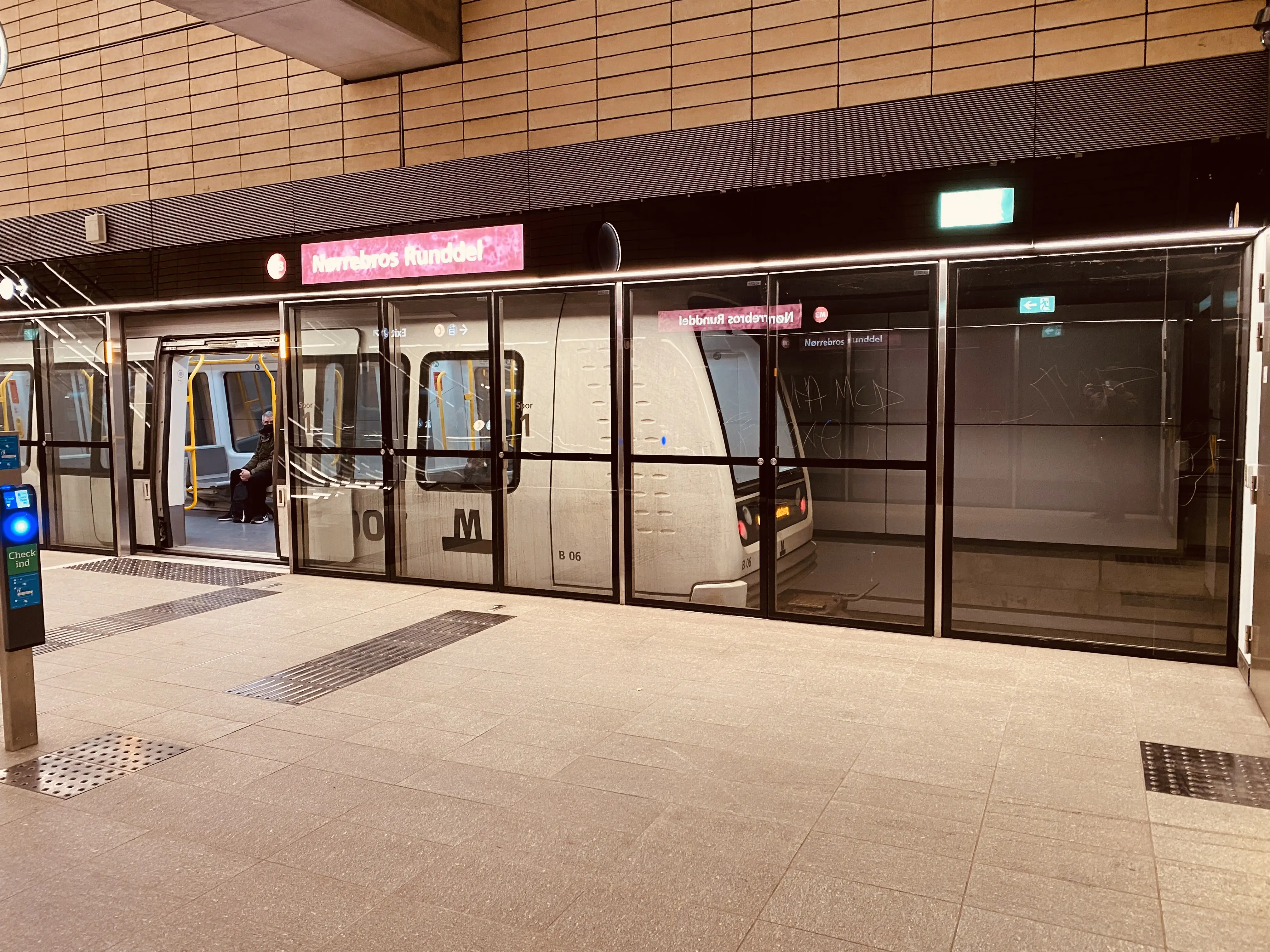 Billede af Nørrebros Runddel Metrostation. Billede af Nørrebros Runddel Metrostation.