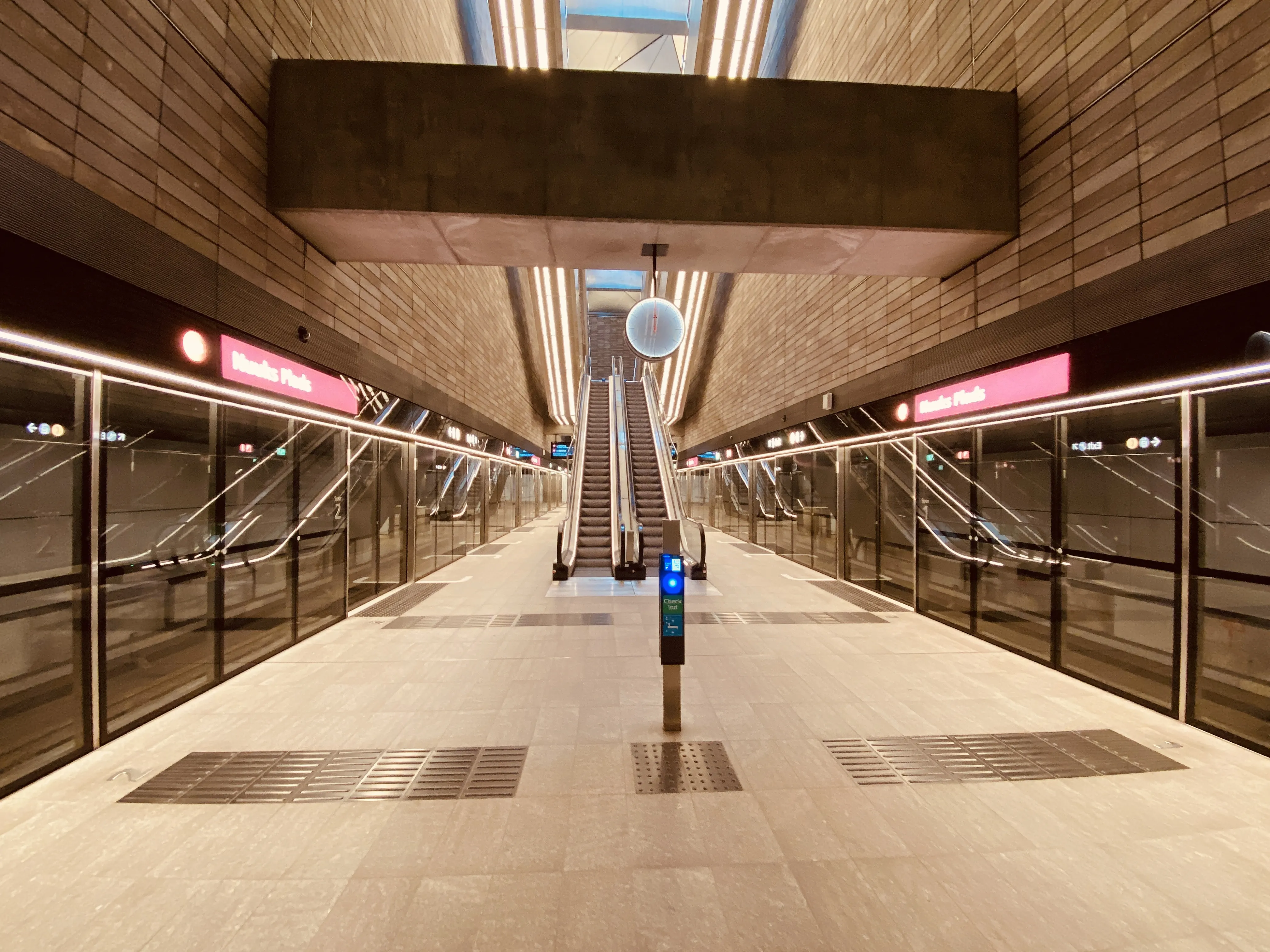 Billede af Nuuks Plads Metrostation.