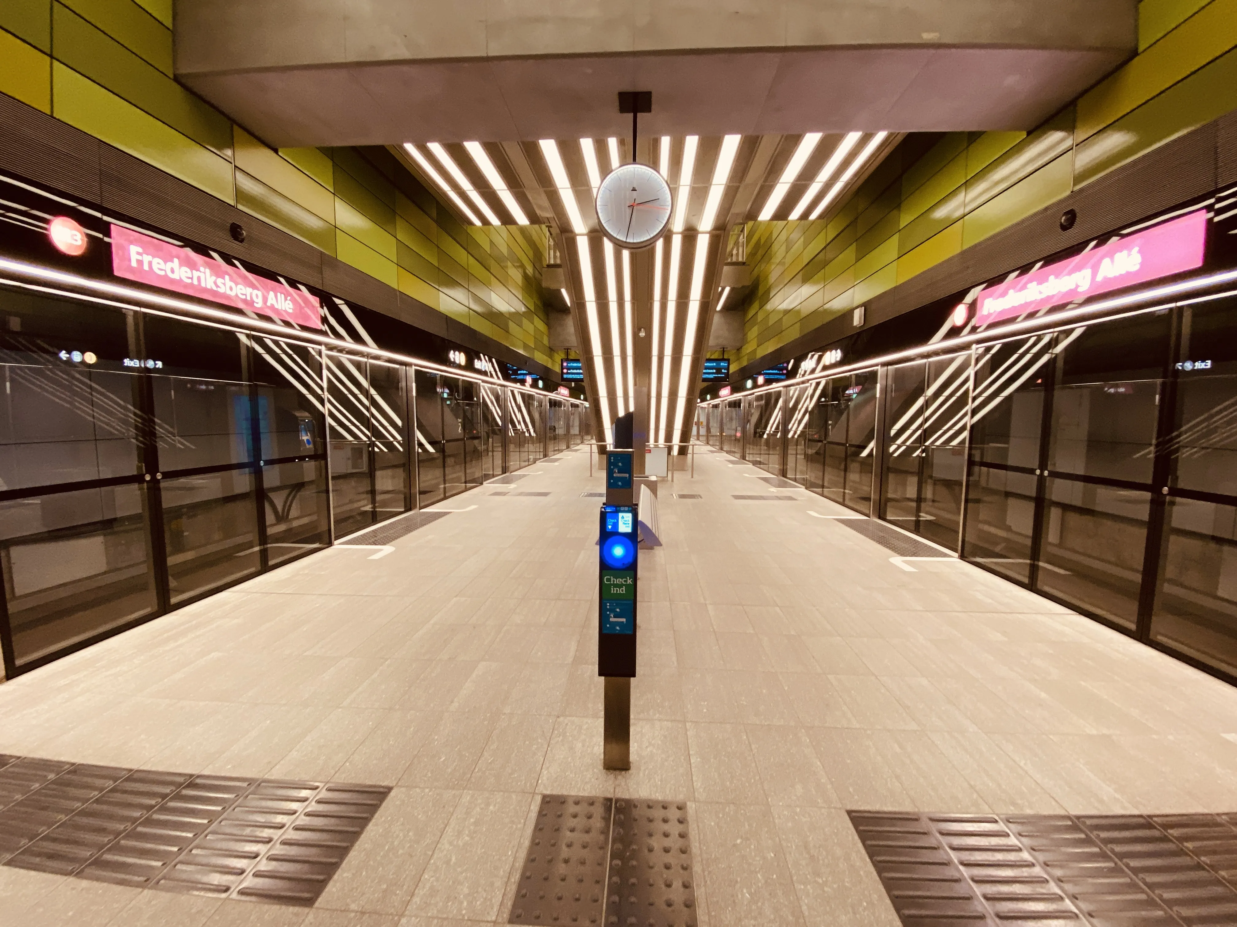 Billede af Frederiksberg Allé Metrostation. Billede af Frederiksberg Allé Metrostation.
