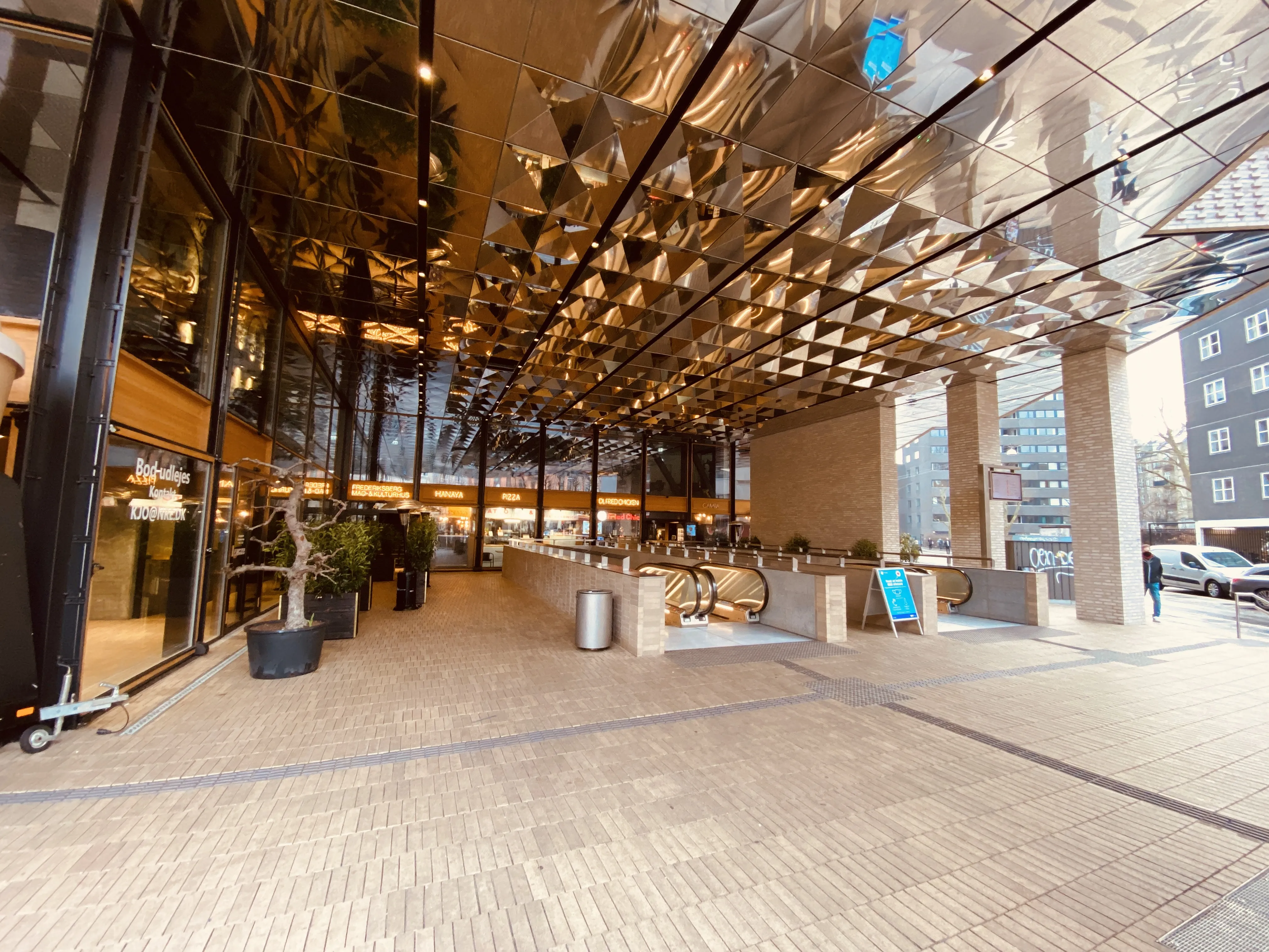 Billede af Frederiksberg Allé Metrostation. Billede af Frederiksberg Allé Metrostation.