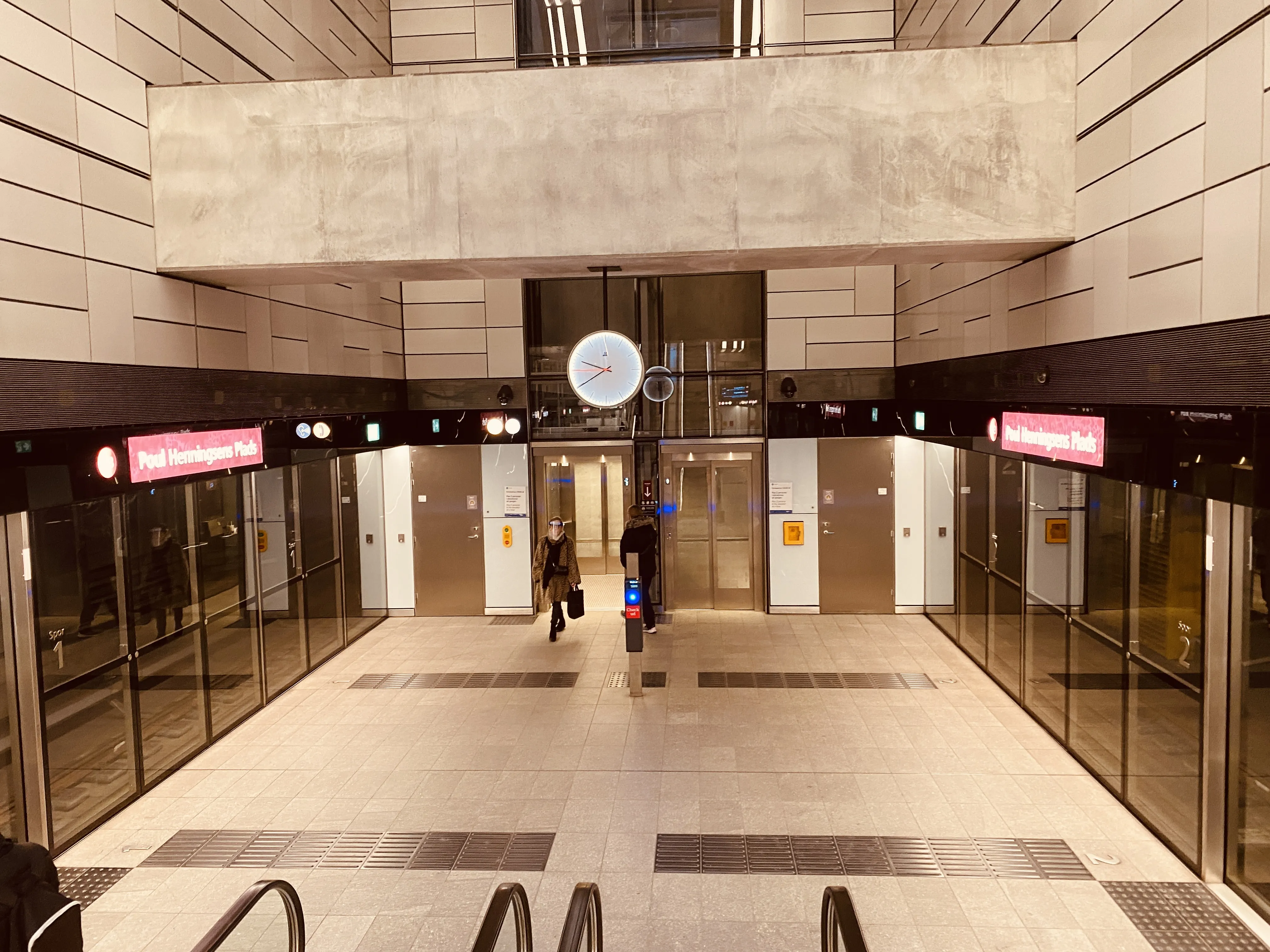 Billede af Poul Henningsens Plads Metrostation.