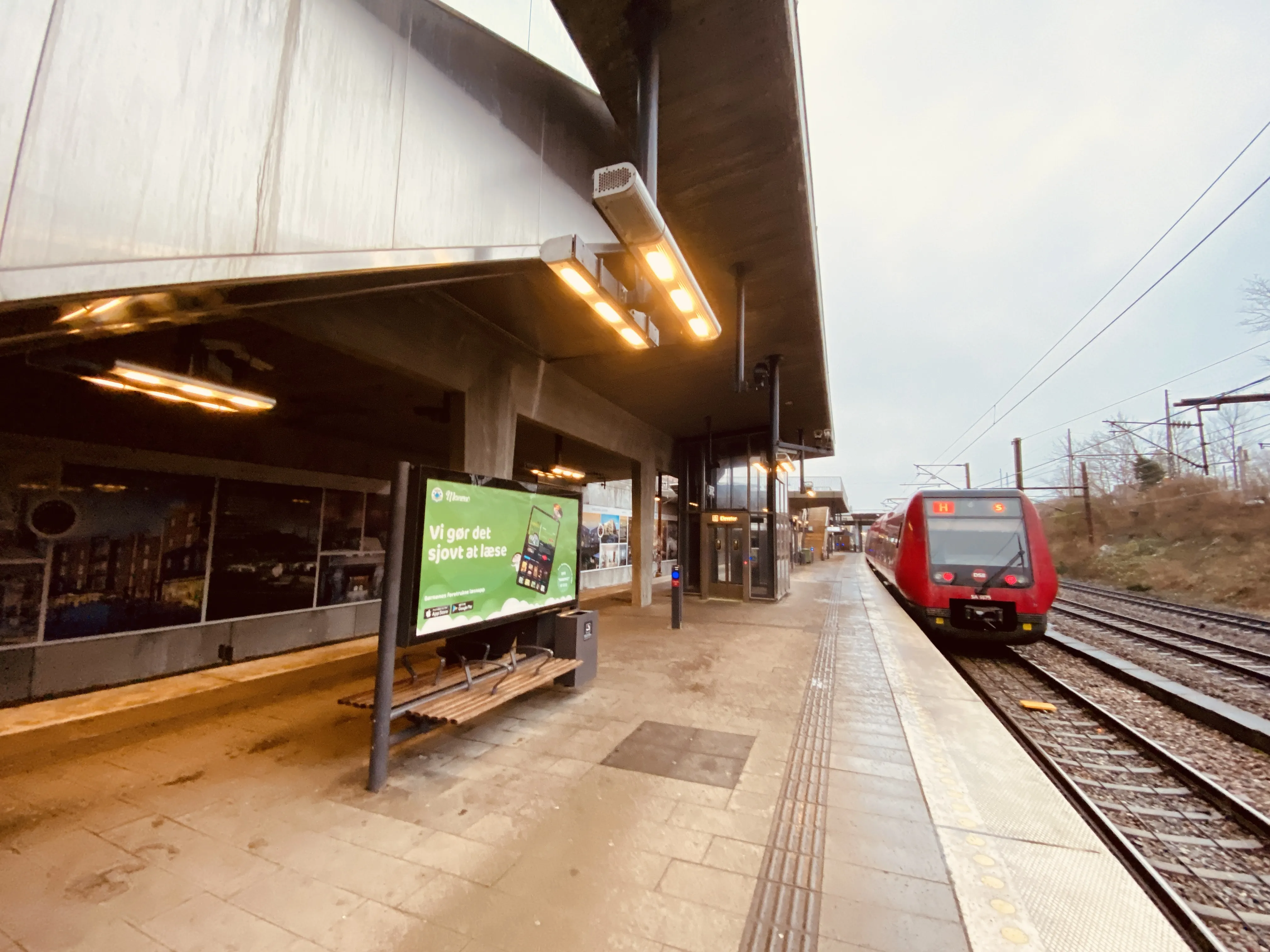 Billede af Carlsberg S-togstrinbræt. Billede af Carlsberg S-togstrinbræt.