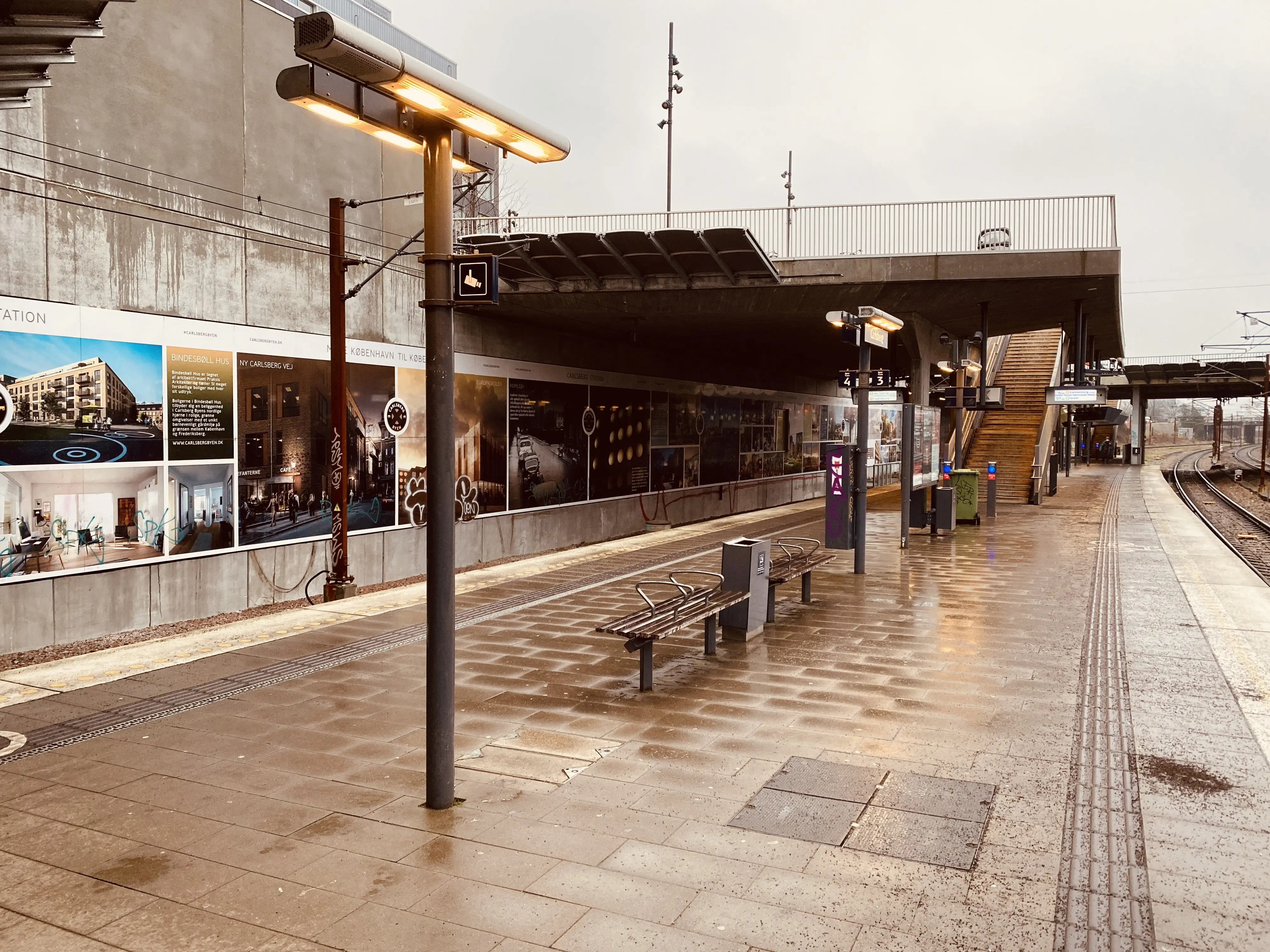 Billede af Carlsberg S-togstrinbræt. Billede af Carlsberg S-togstrinbræt.