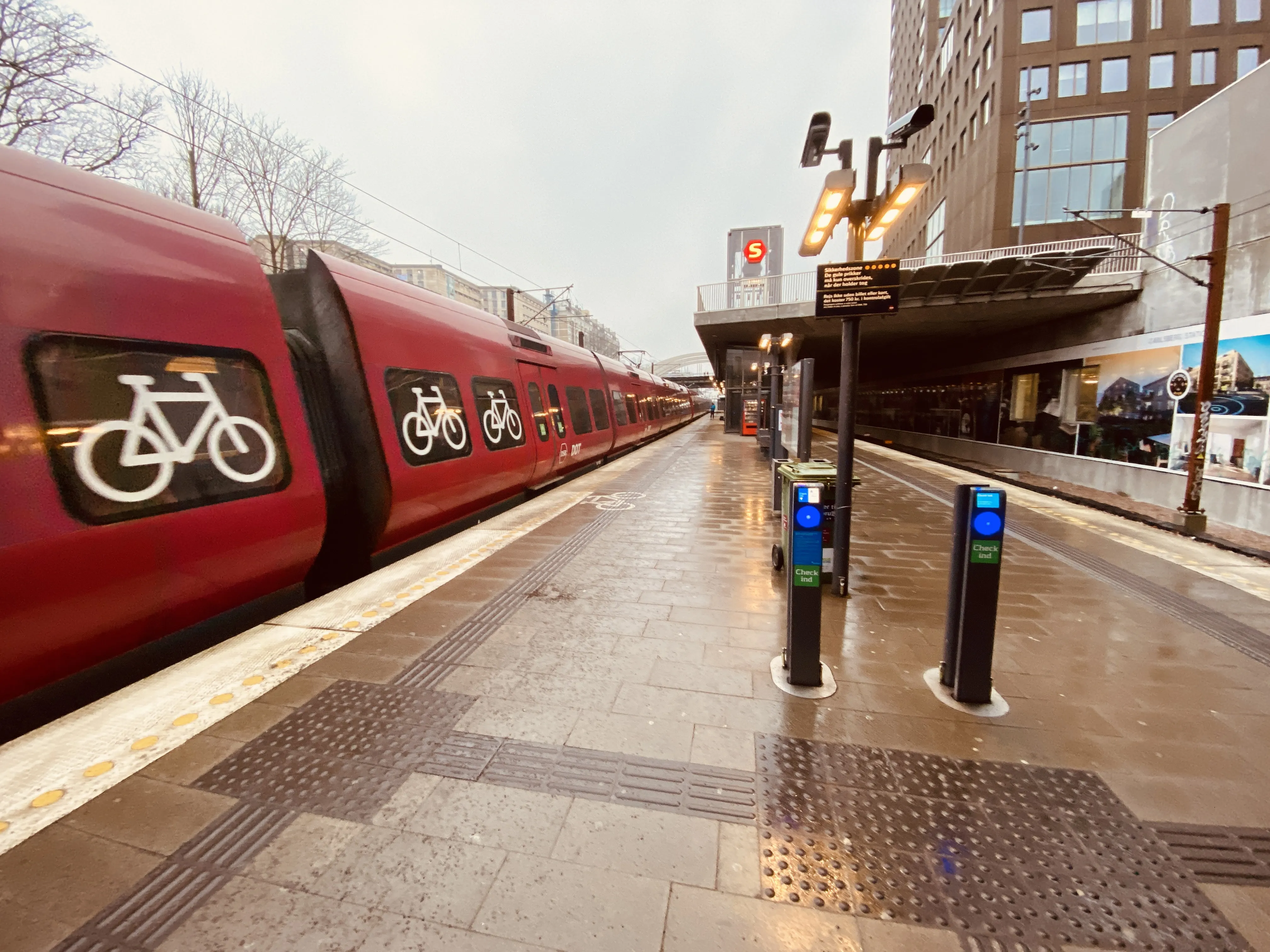 Billede af Carlsberg S-togstrinbræt. Billede af Carlsberg S-togstrinbræt.