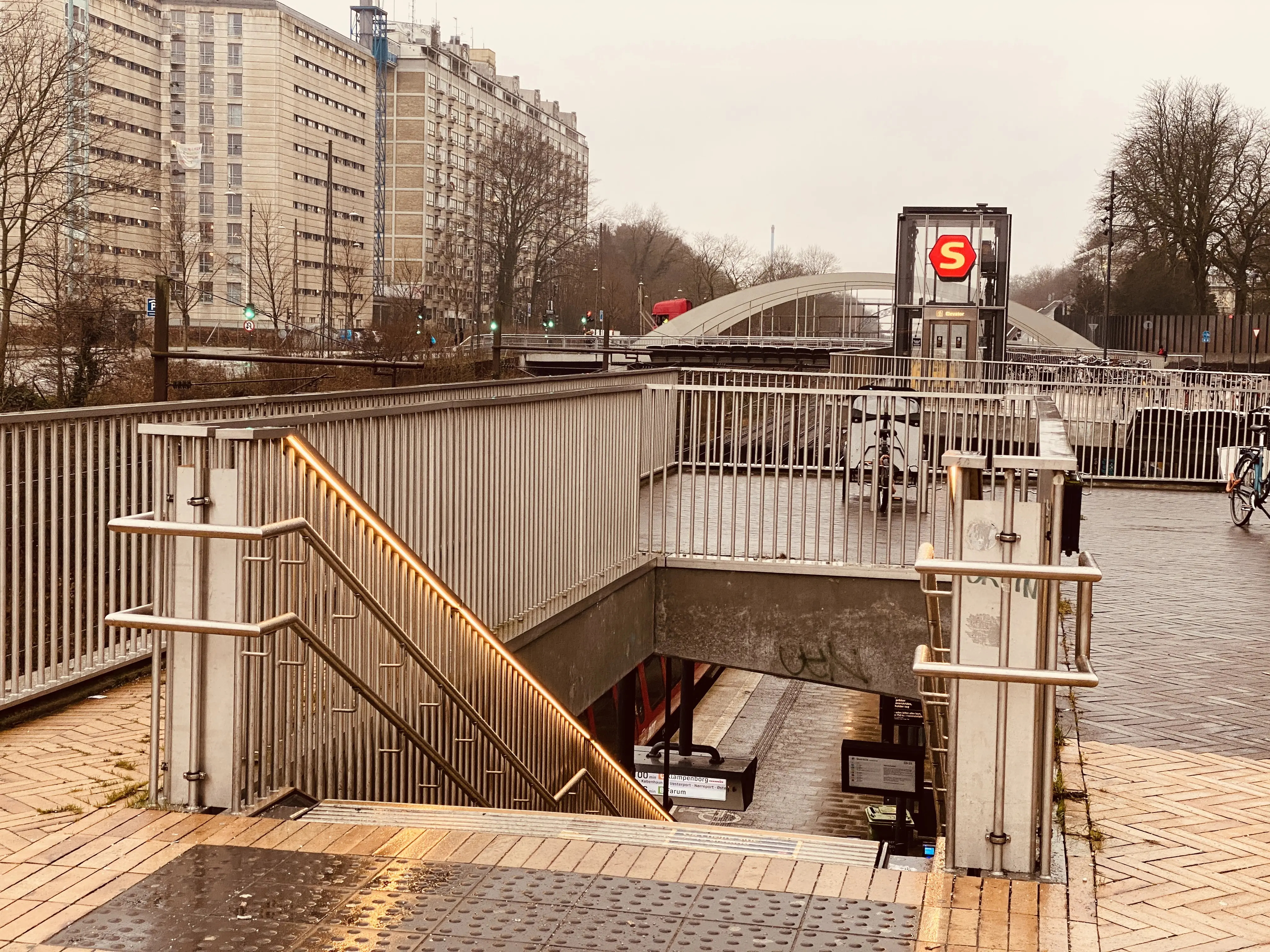 Billede af Carlsberg S-togstrinbræt. Billede af Carlsberg S-togstrinbræt.