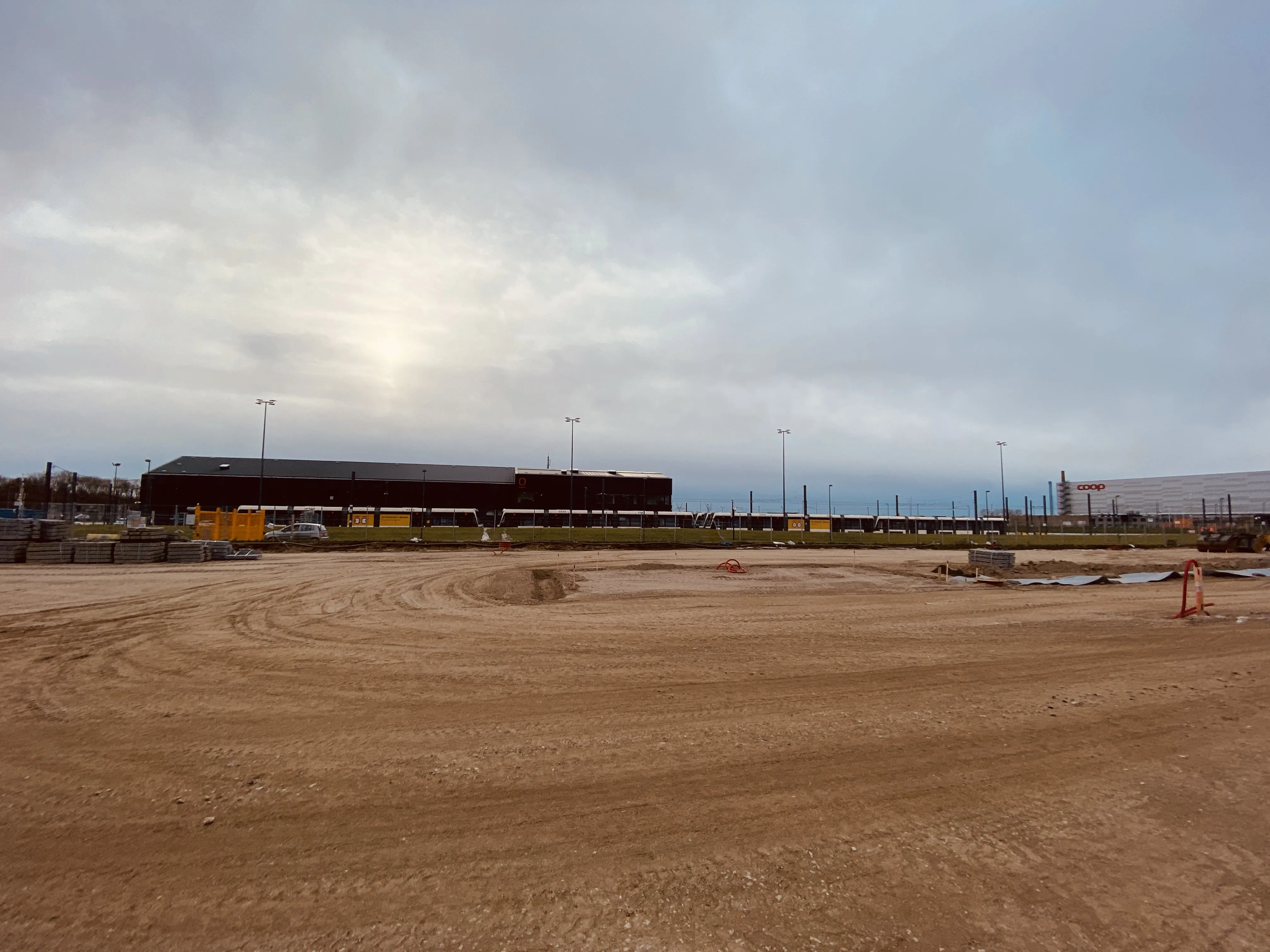 Billede af Odense Letbanes serviceringscenter ved Parkering Odense Syd Letbanestation. Billede af Odense Letbanes serviceringscenter ved Parkering Odense Syd Letbanestation.