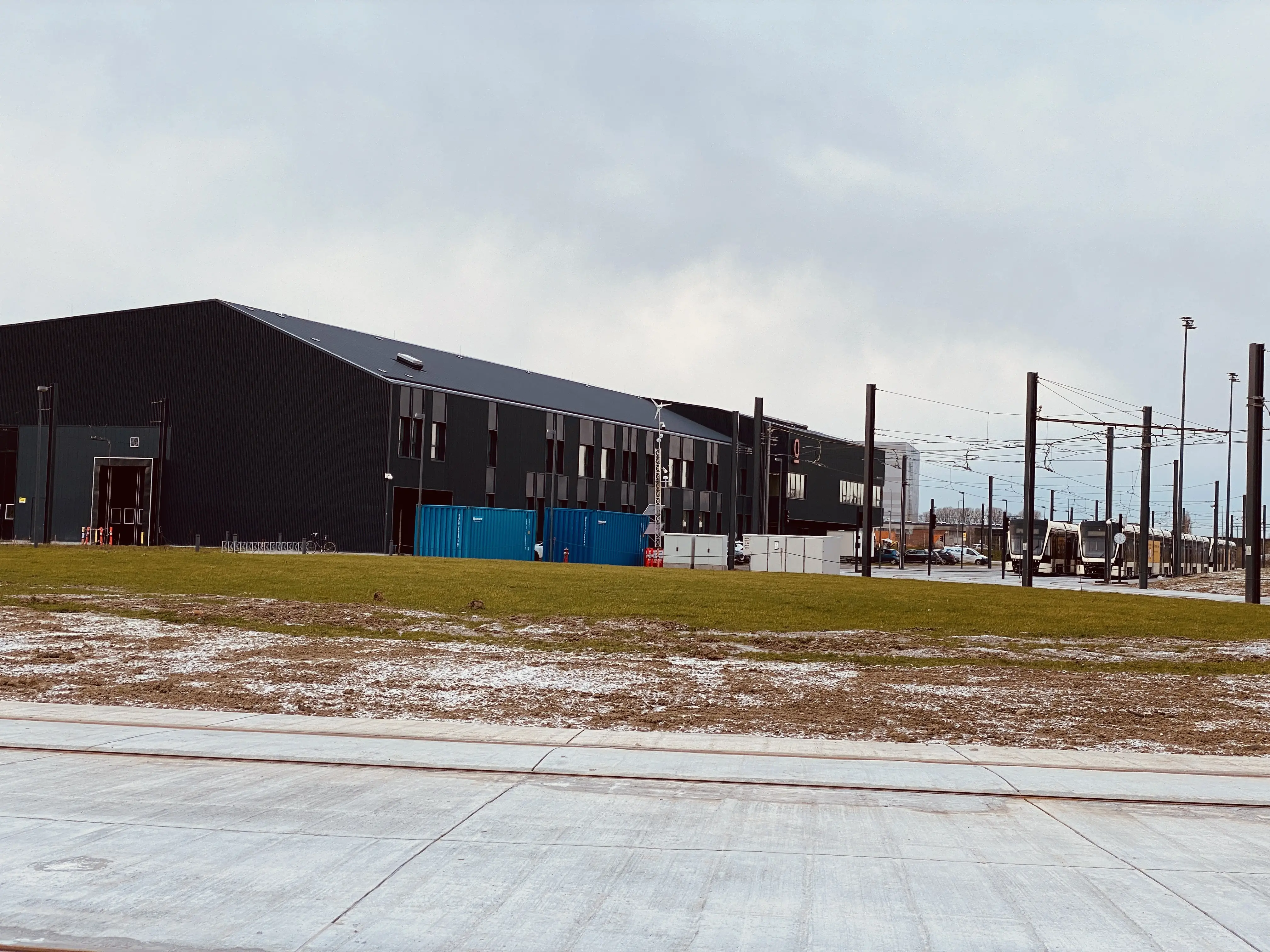 Billede af Odense Letbanes serviceringscenter ved Parkering Odense Syd Letbanestation. Billede af Odense Letbanes serviceringscenter ved Parkering Odense Syd Letbanestation.