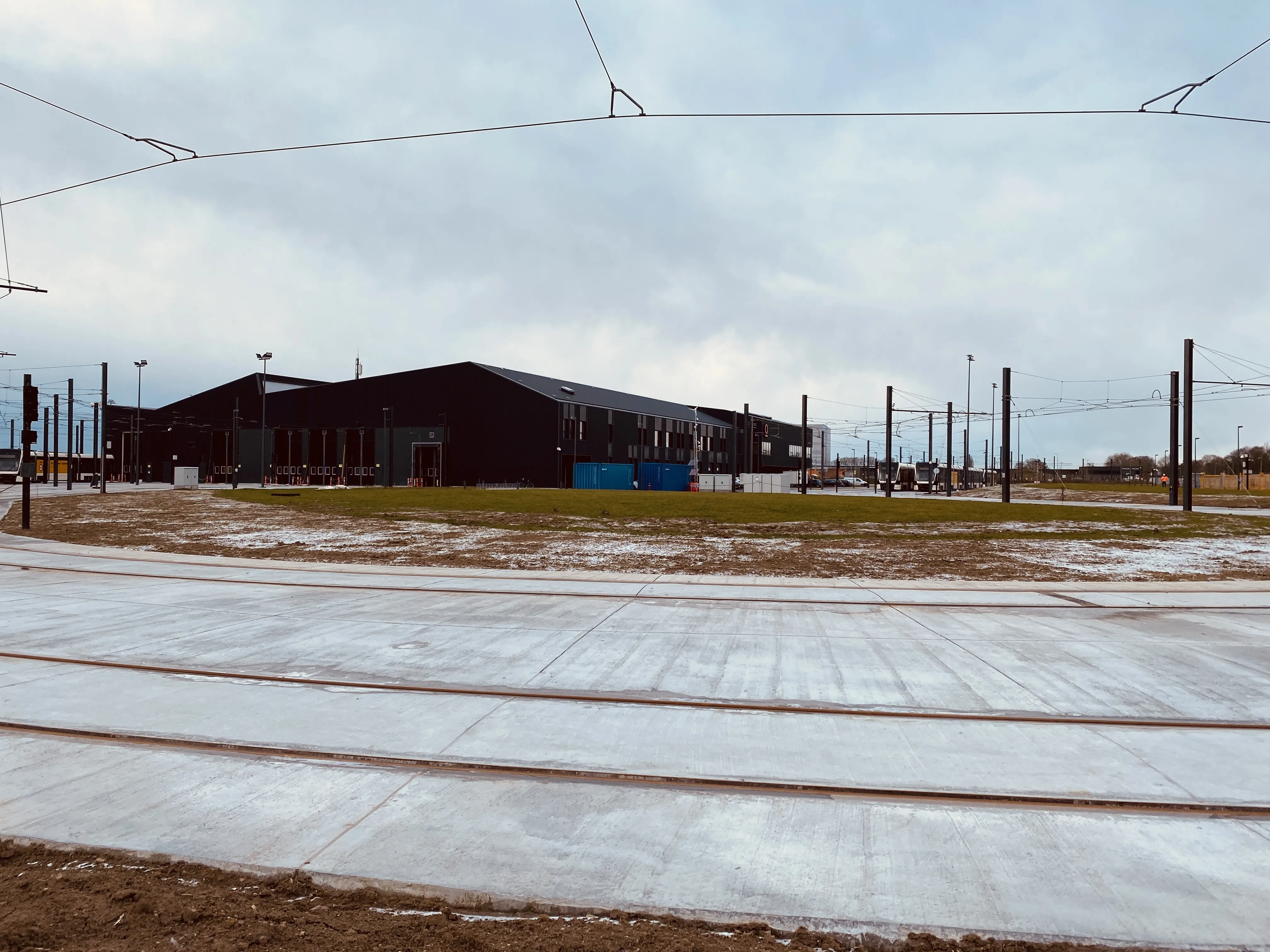 Billede af Odense Letbanes serviceringscenter ved Parkering Odense Syd Letbanestation. Billede af Odense Letbanes serviceringscenter ved Parkering Odense Syd Letbanestation.