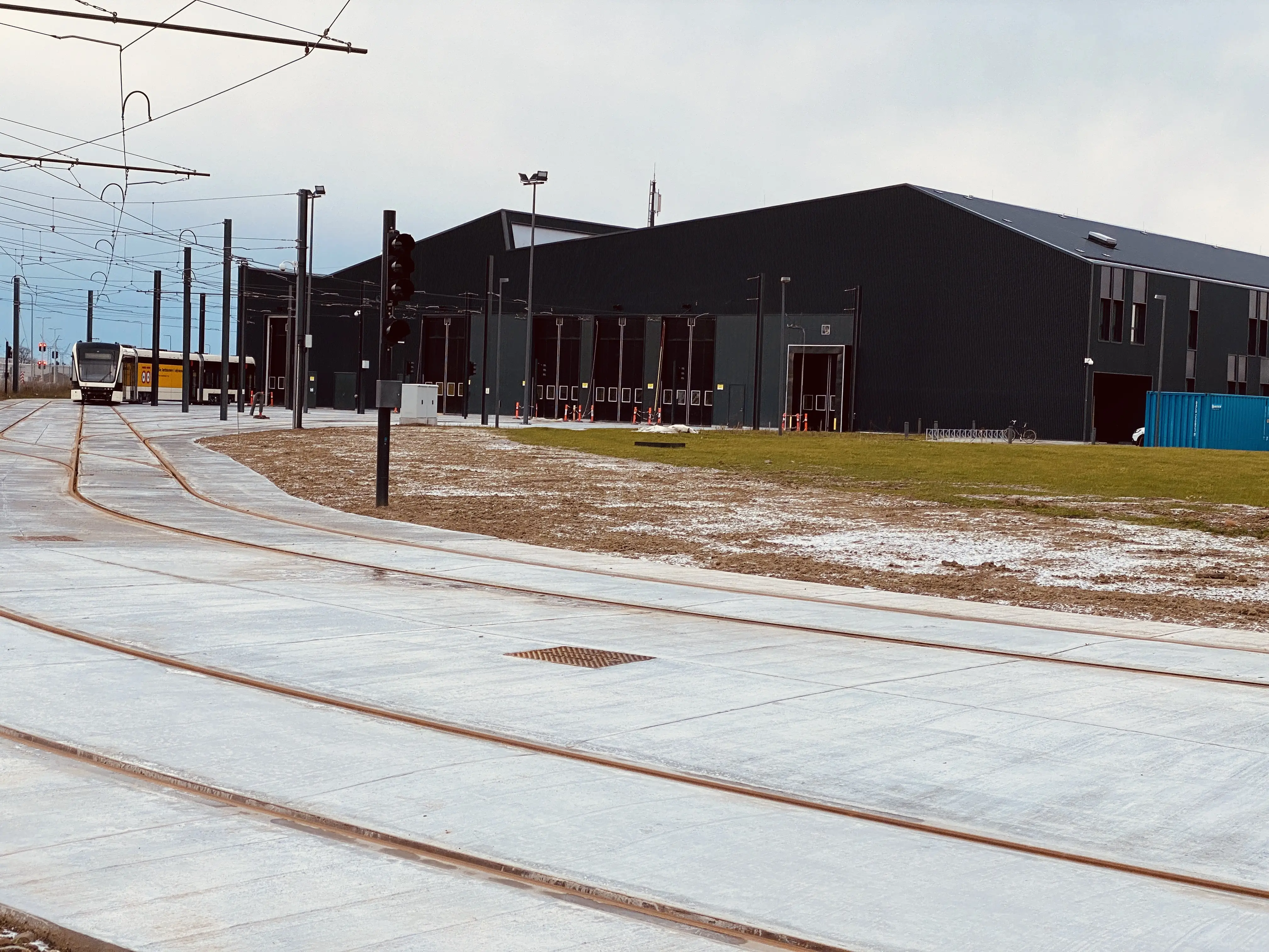 Billede af Odense Letbanes serviceringscenter ved Parkering Odense Syd Letbanestation. Billede af Odense Letbanes serviceringscenter ved Parkering Odense Syd Letbanestation.