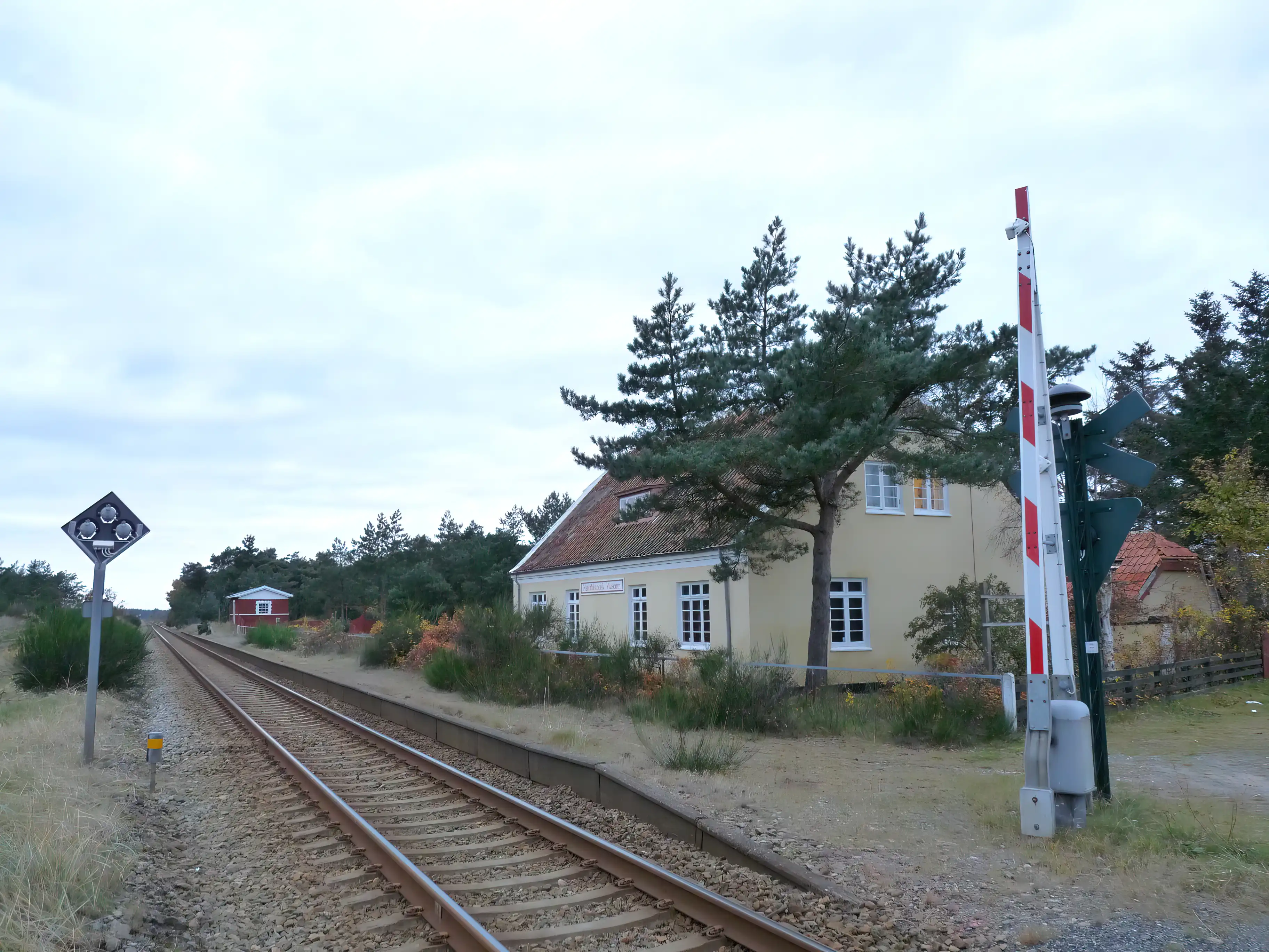Billede af Højen Trinbræt set fra sporsiden. Billede af Højen Trinbræt set fra sporsiden.