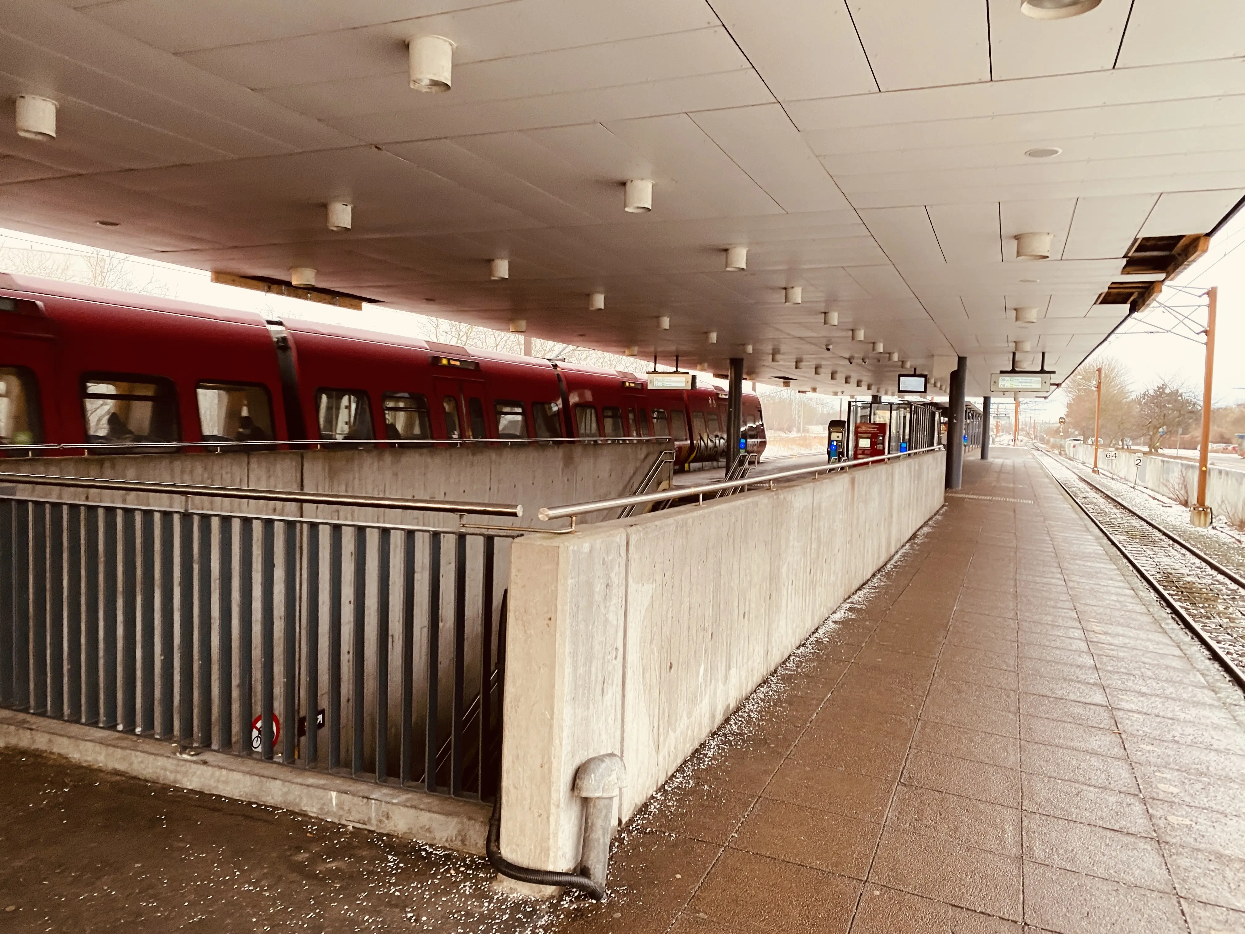 Billede af Taastrup S-togstrinbræt. Billede af Taastrup S-togstrinbræt.