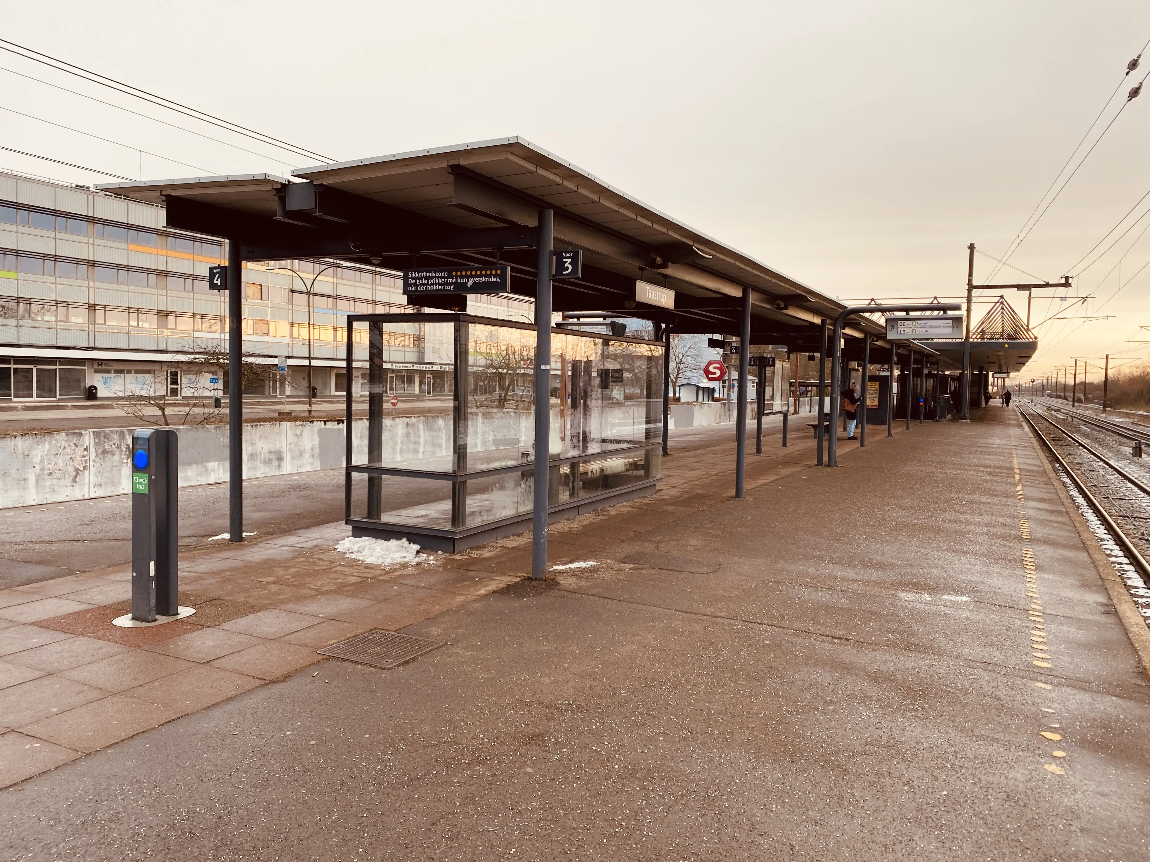 Billede af Taastrup S-togstrinbræt. Billede af Taastrup S-togstrinbræt.