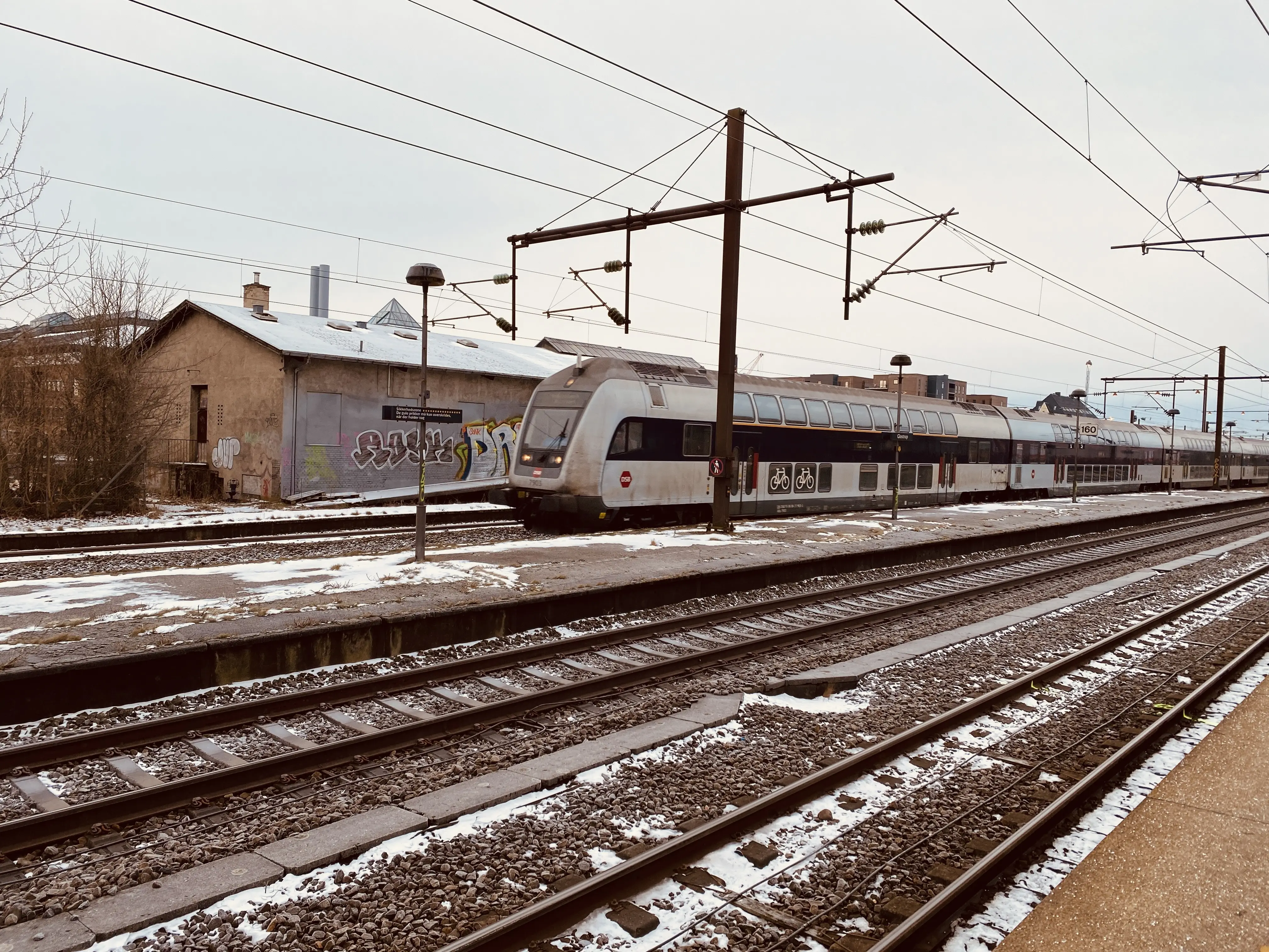 Billede af tog ud for Glostrup Station. Billede af tog ud for Glostrup Station.