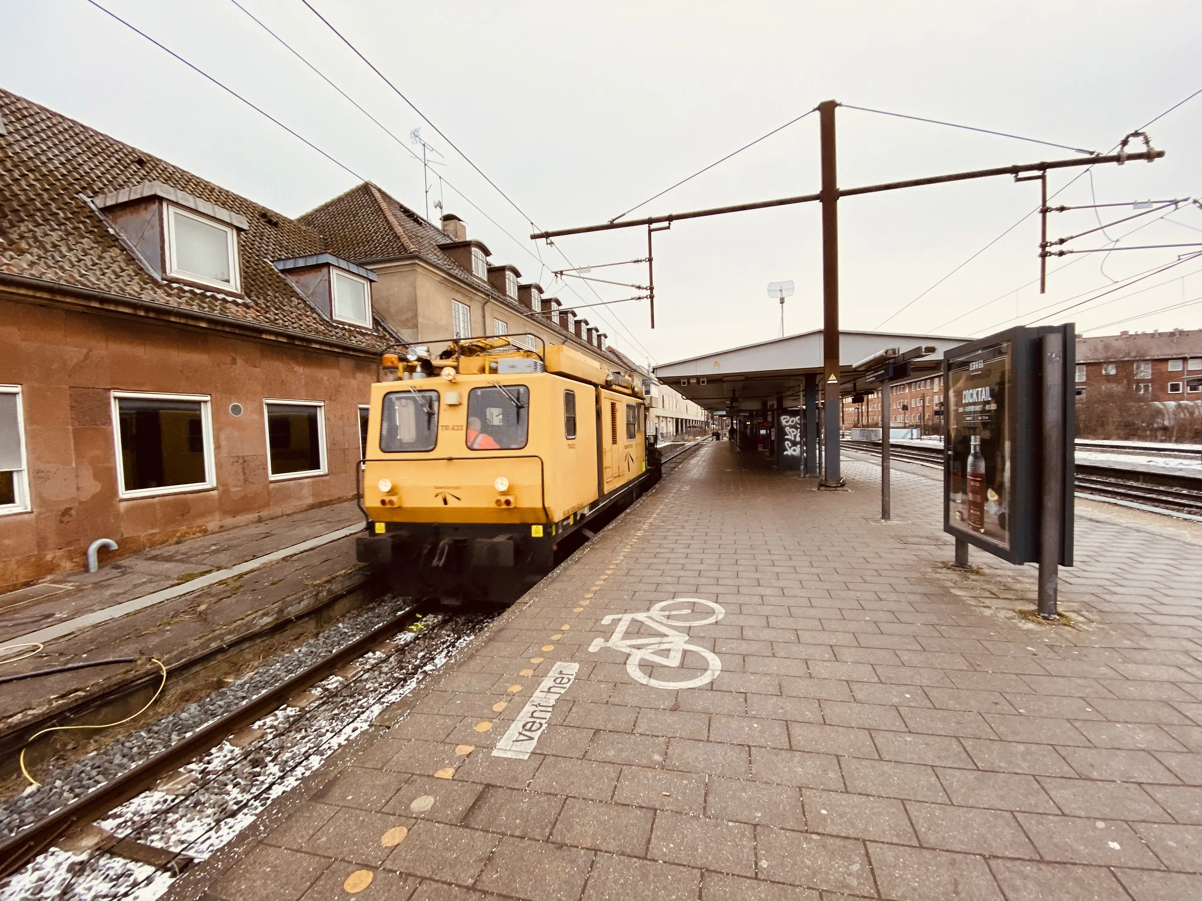 Billede af tog ud for Glostrup Station. Billede af tog ud for Glostrup Station.