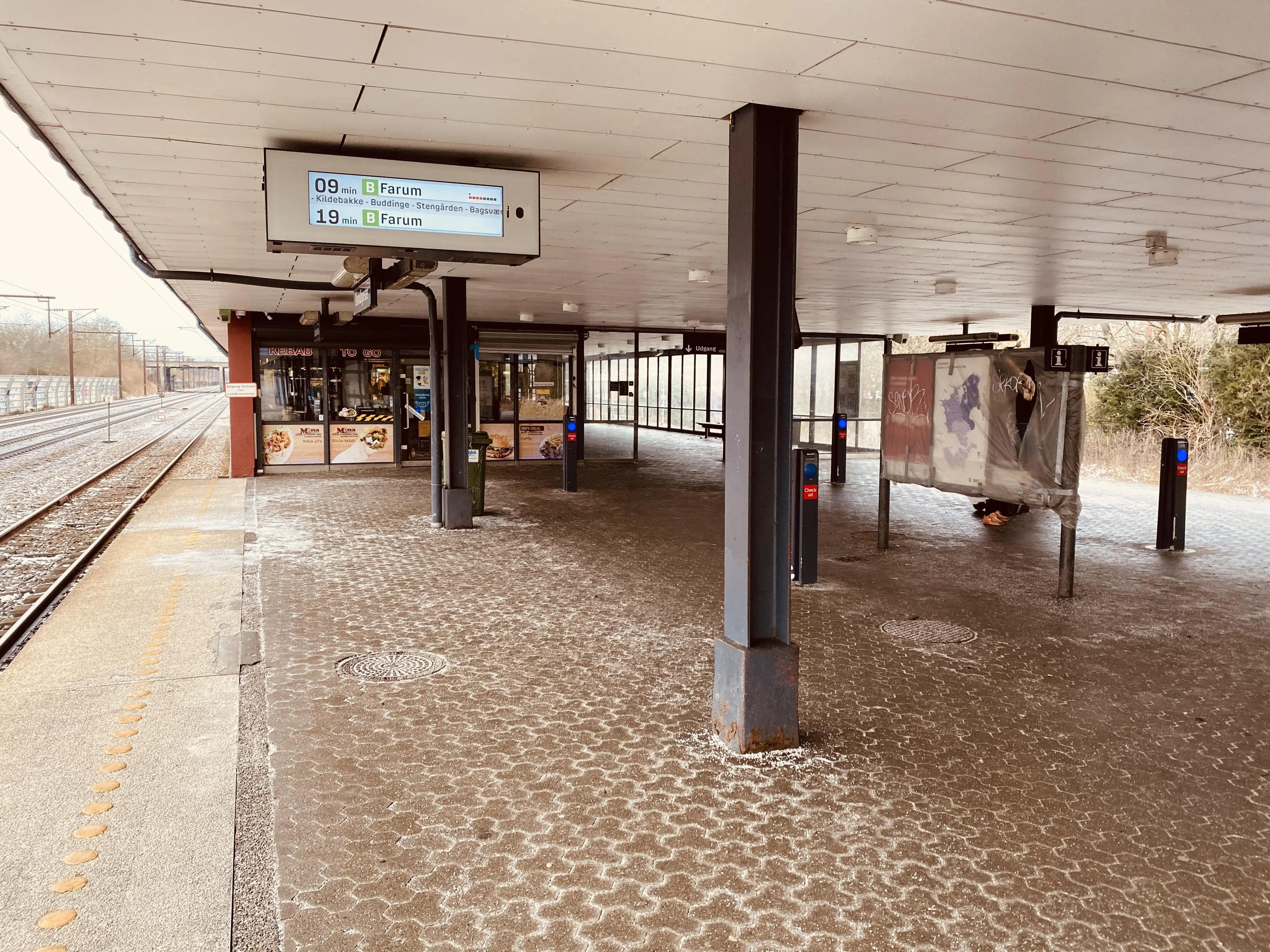 Billede af Brøndbyøster S-togstrinbræt. Billede af Brøndbyøster S-togstrinbræt.