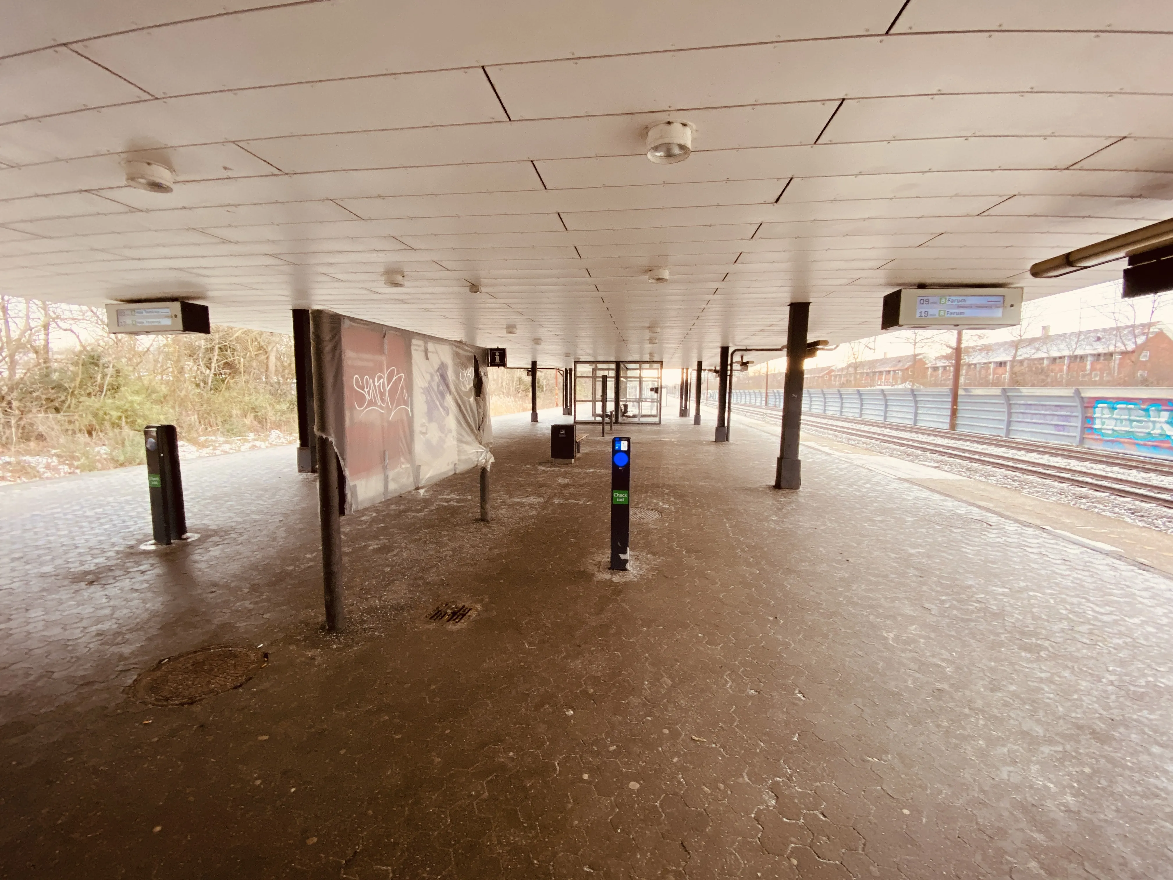 Billede af Brøndbyøster S-togstrinbræt. Billede af Brøndbyøster S-togstrinbræt.