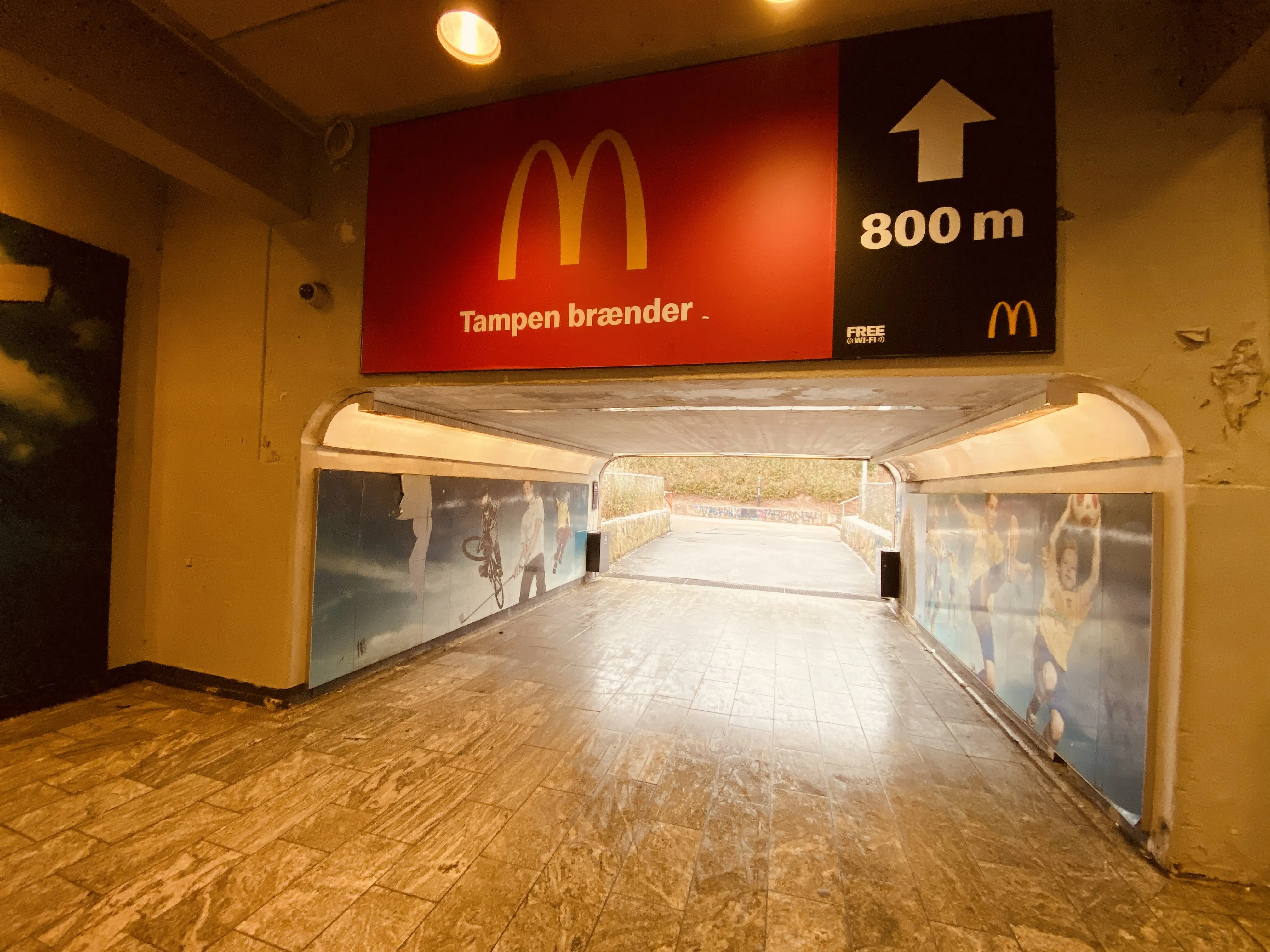 Billede af Brøndbyøster S-togstrinbræt. Billede af Brøndbyøster S-togstrinbræt.