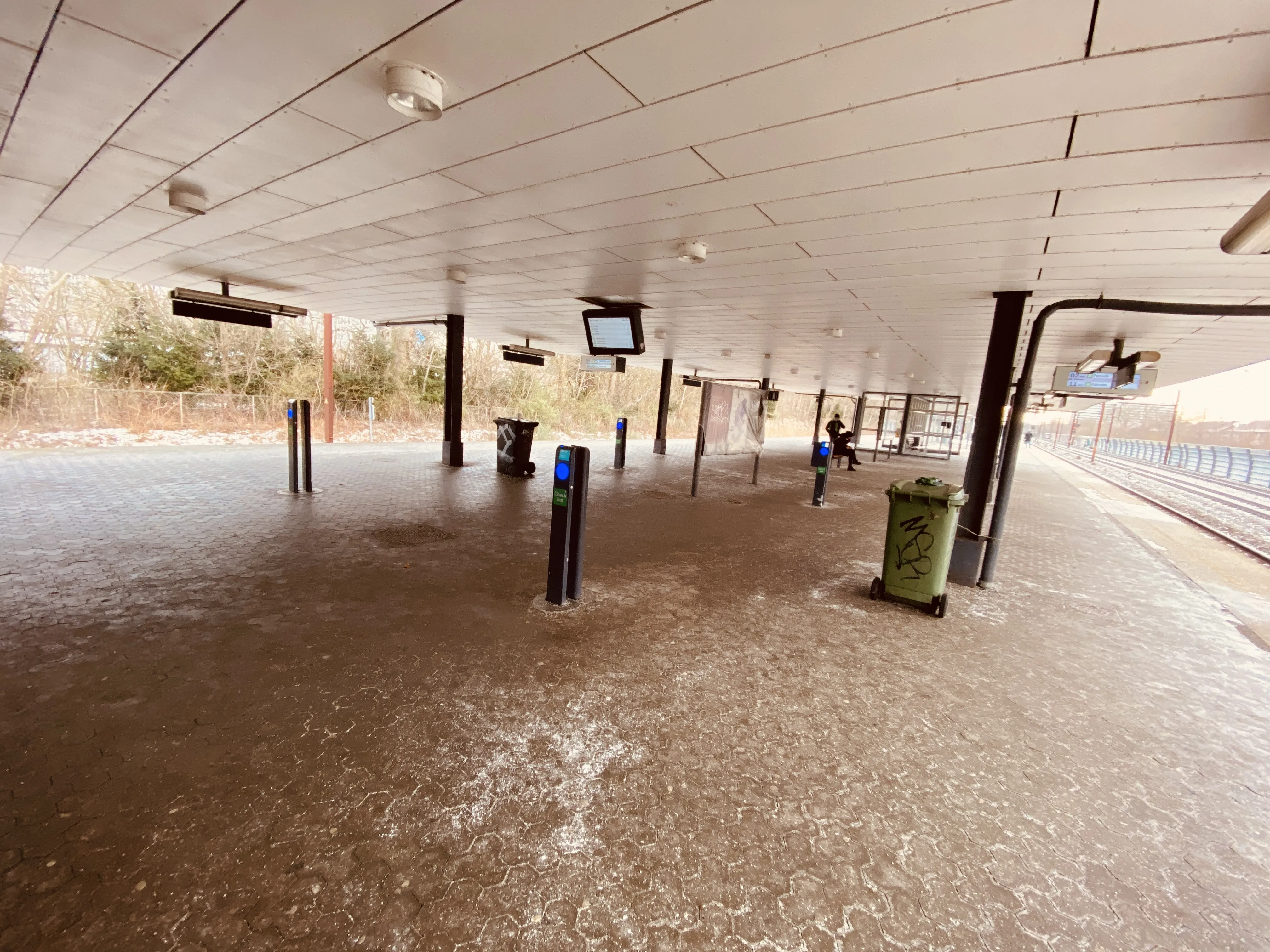 Billede af Brøndbyøster S-togstrinbræt. Billede af Brøndbyøster S-togstrinbræt.