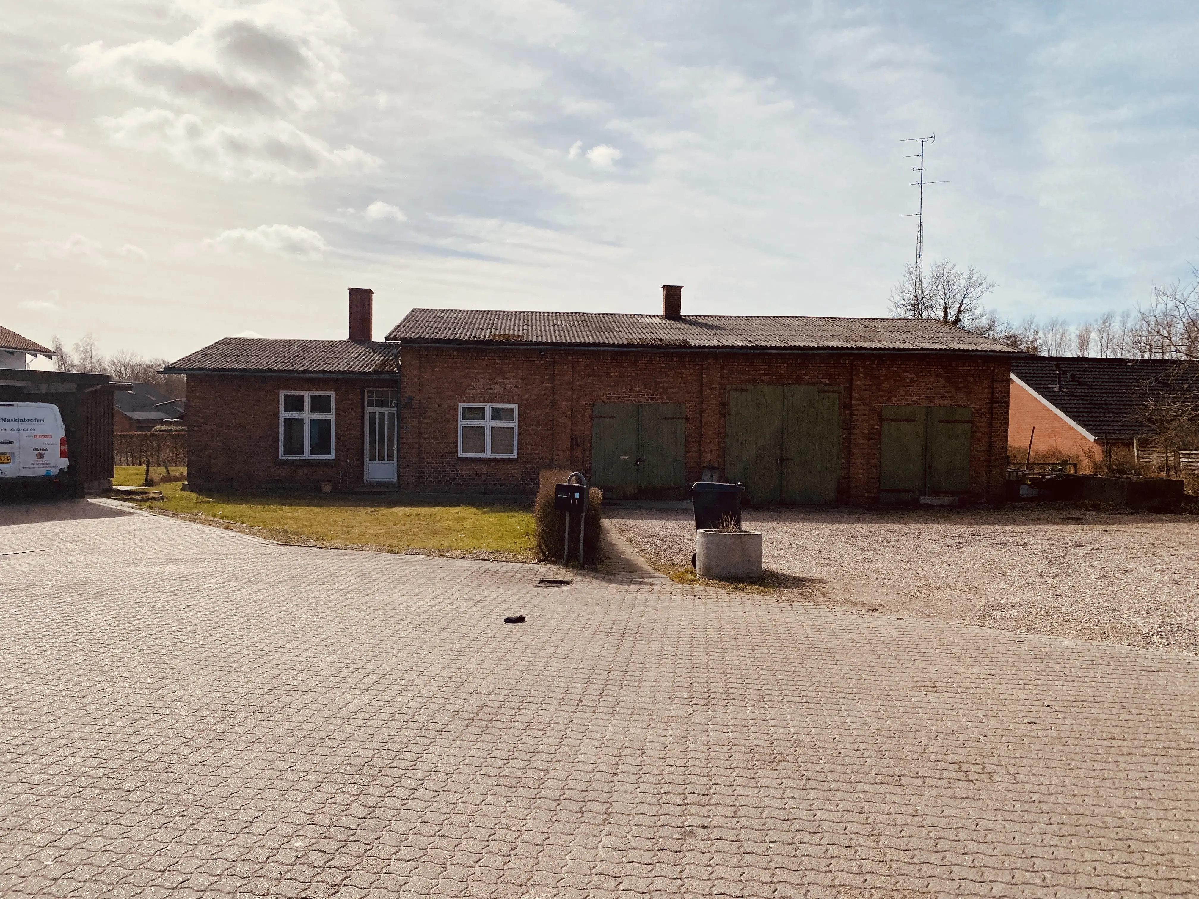 Billede af Arnum Stations remise. Billede af Arnum Stations remise.