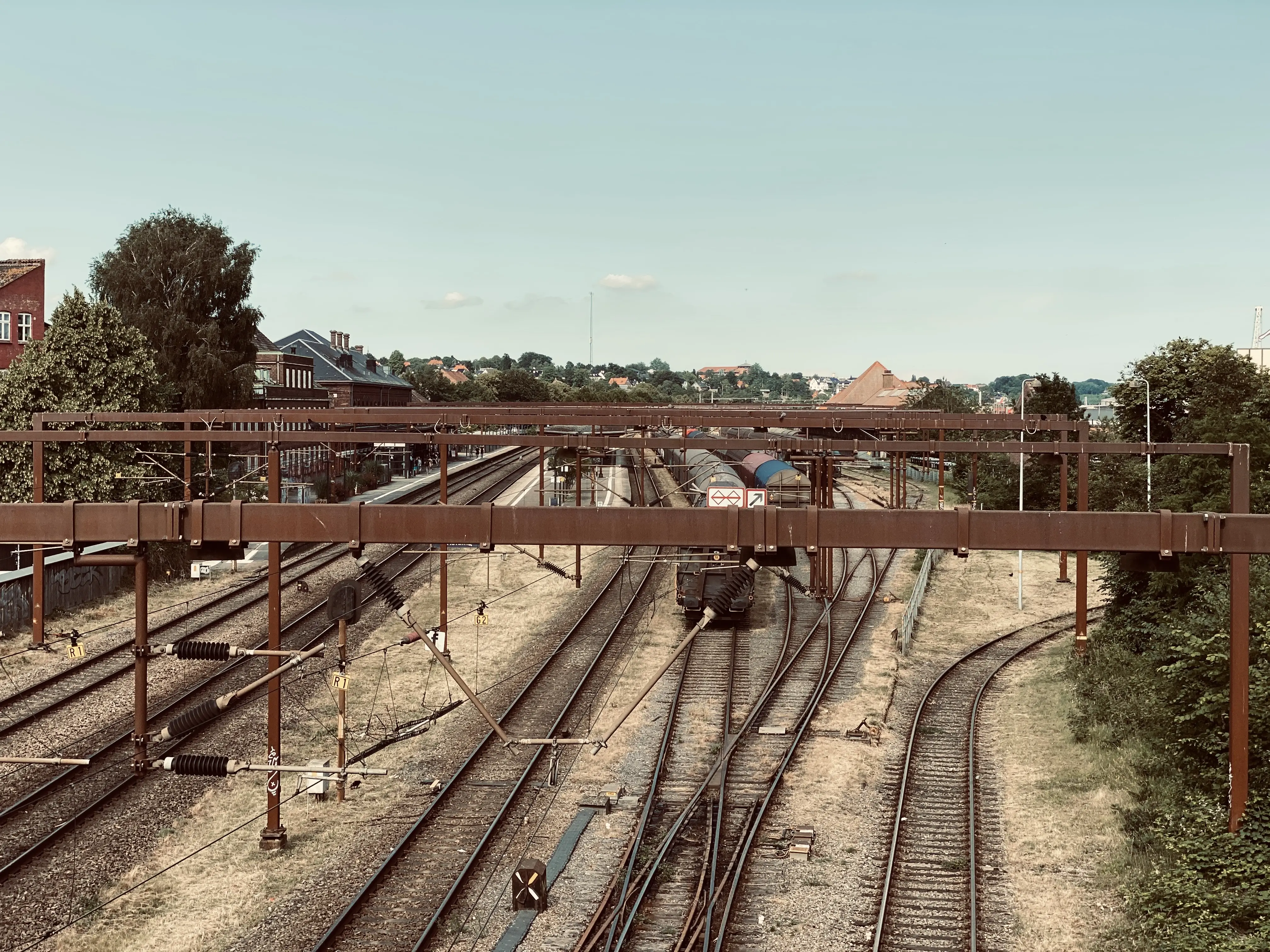 Billede af Kolding Banegårds ind og udkørsel. Billede af Kolding Banegårds ind og udkørsel.
