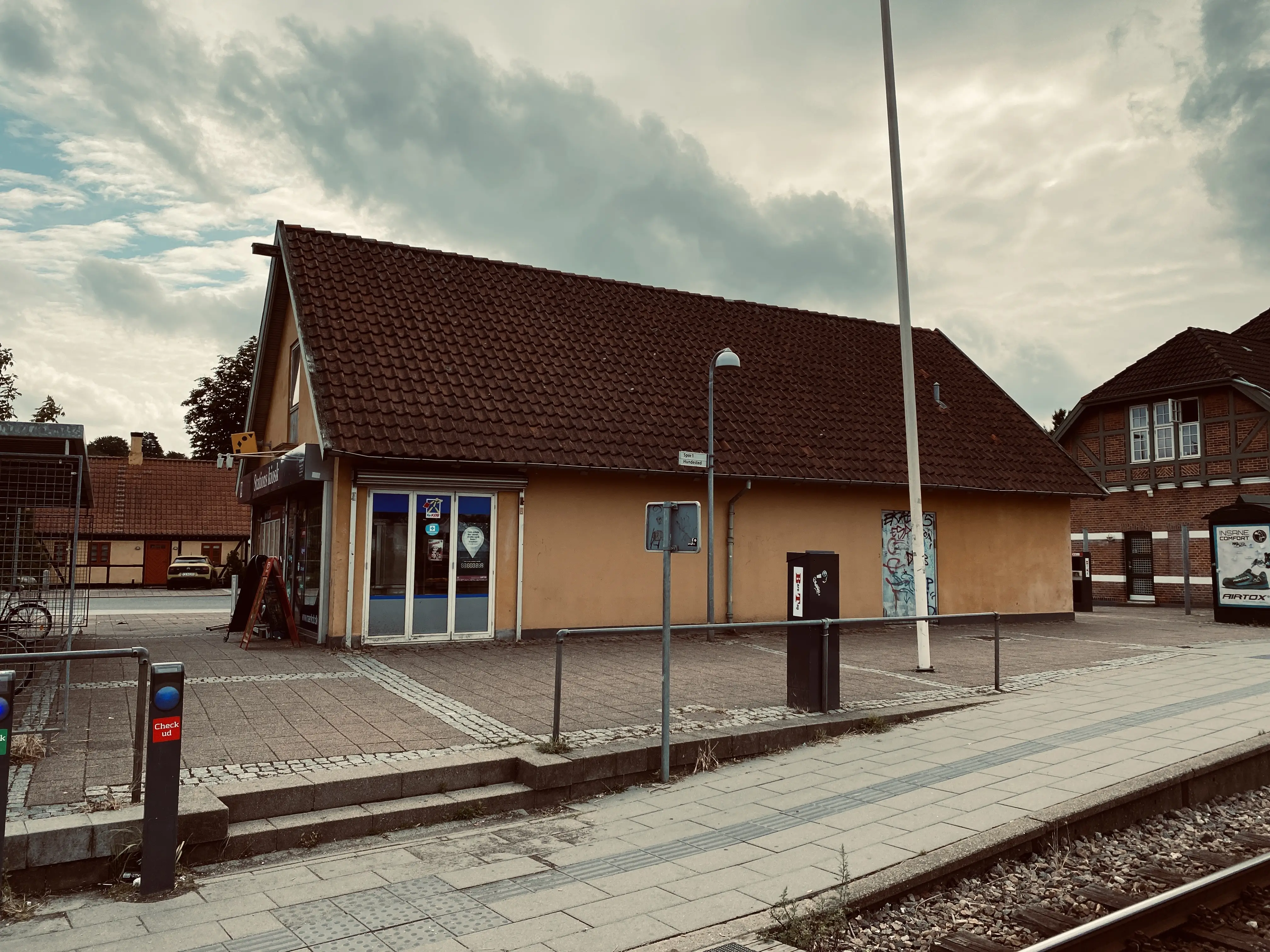 Billede af Frederiksværk Stations varehus. Billede af Frederiksværk Stations varehus.