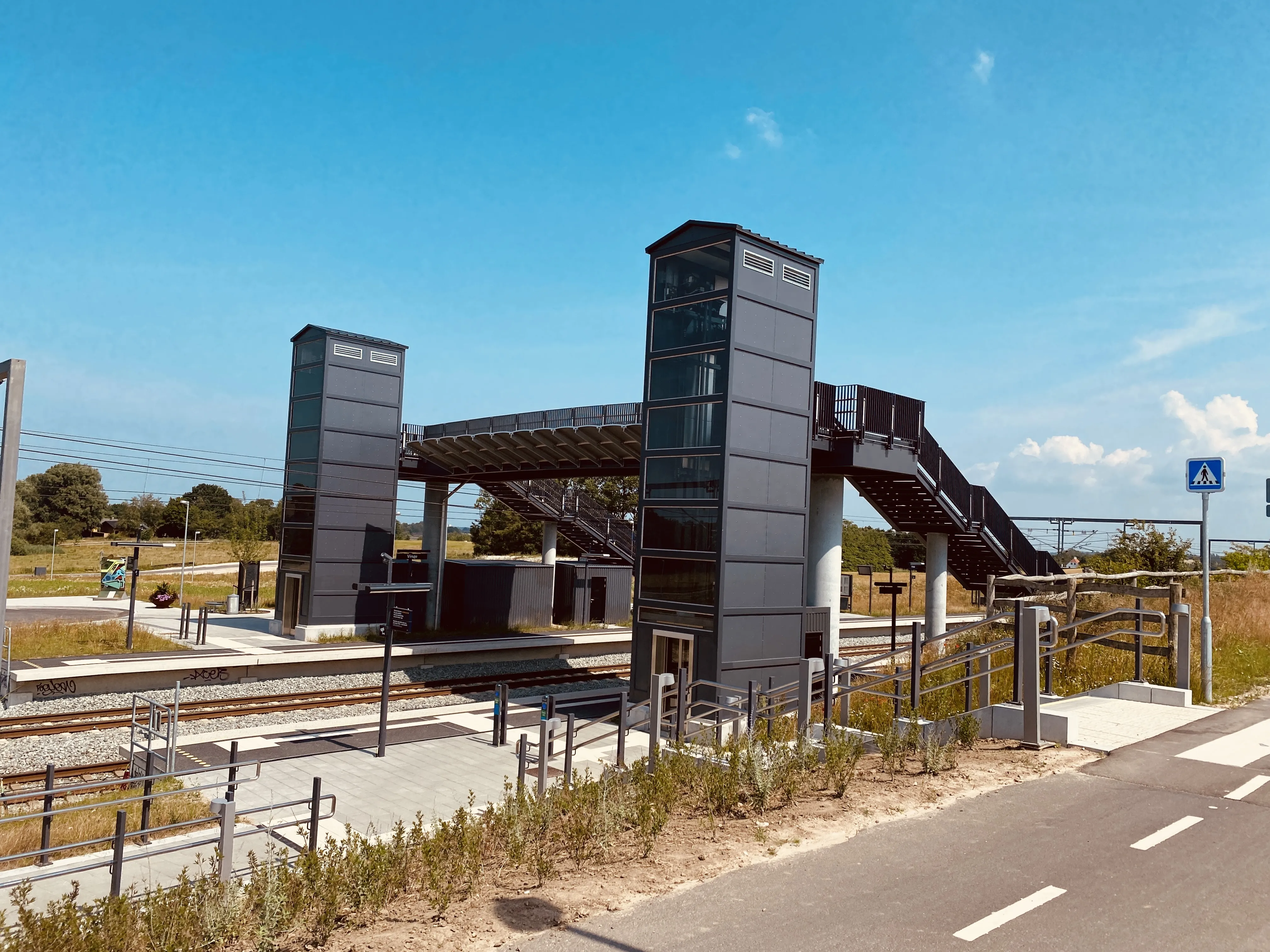 Billede af Vinge S-togstrinbræt. Billede af Vinge S-togstrinbræt.