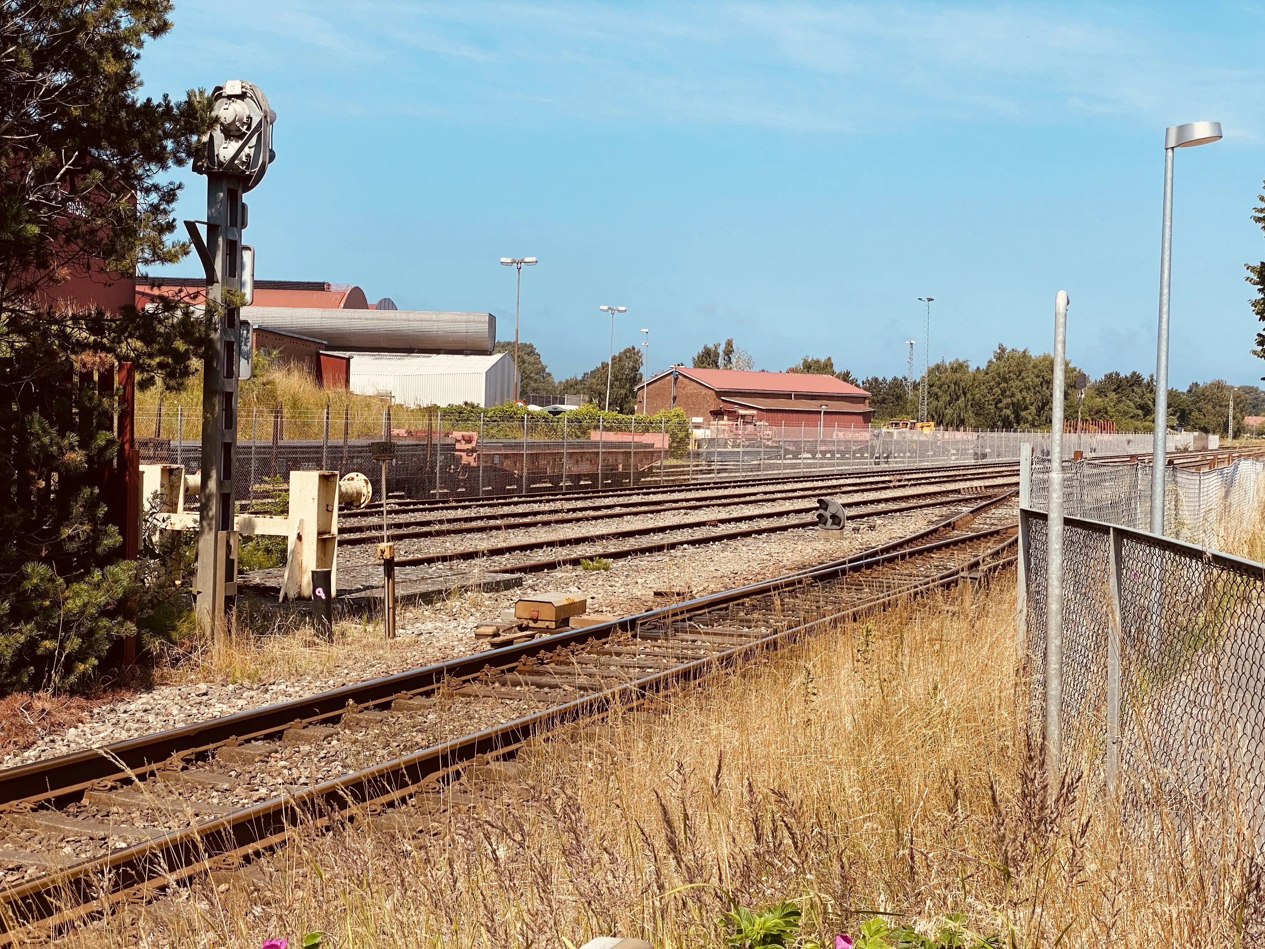 Billede af Frederiksværk Stations ind og udkørsel. Billede af Frederiksværk Stations ind og udkørsel.