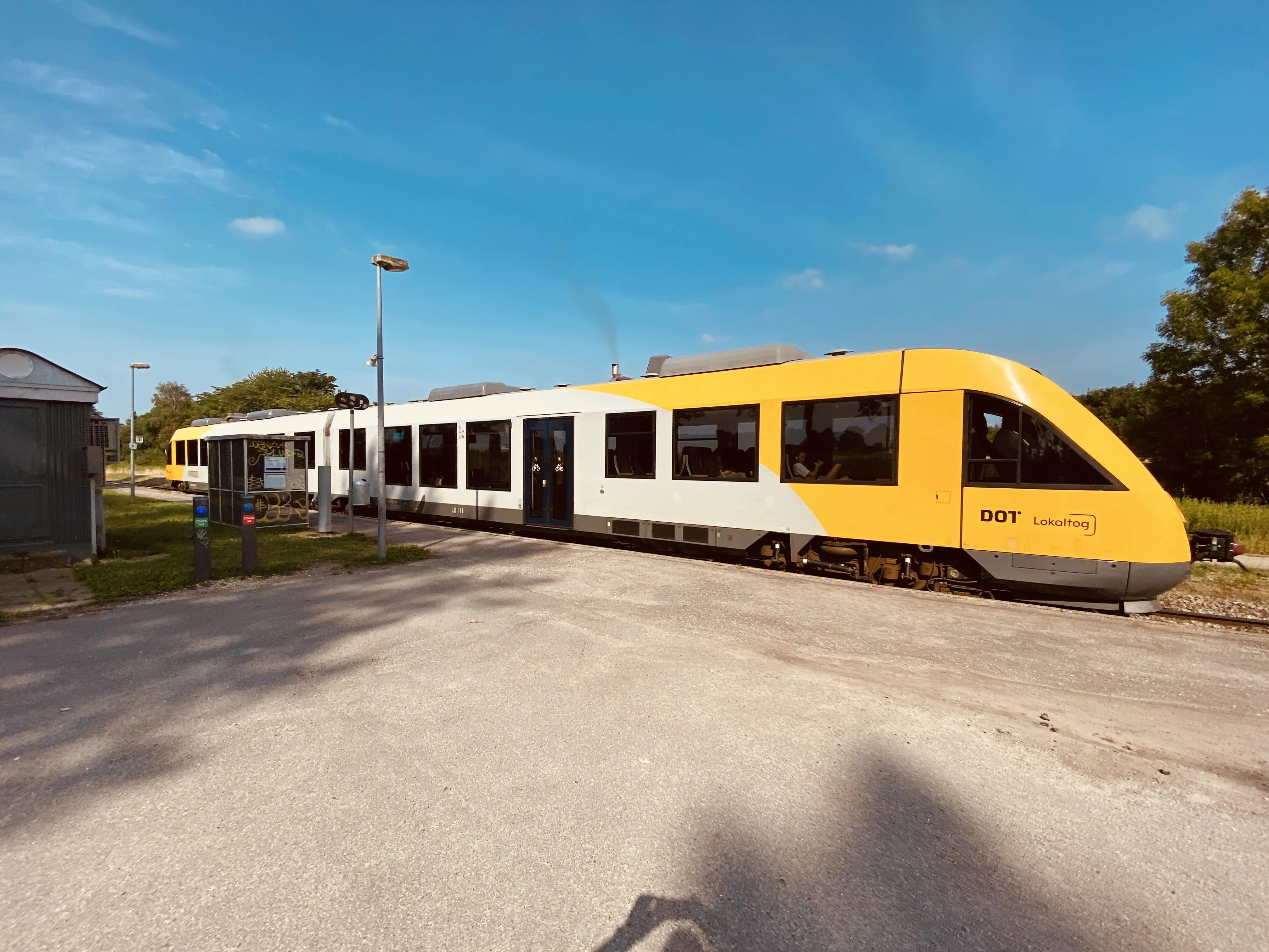 Billede af LT 111-211, tidligere LB 111-211 fotograferet ud for Brødeskov Station. Billede af LT 111-211, tidligere LB 111-211 fotograferet ud for Brødeskov Station.