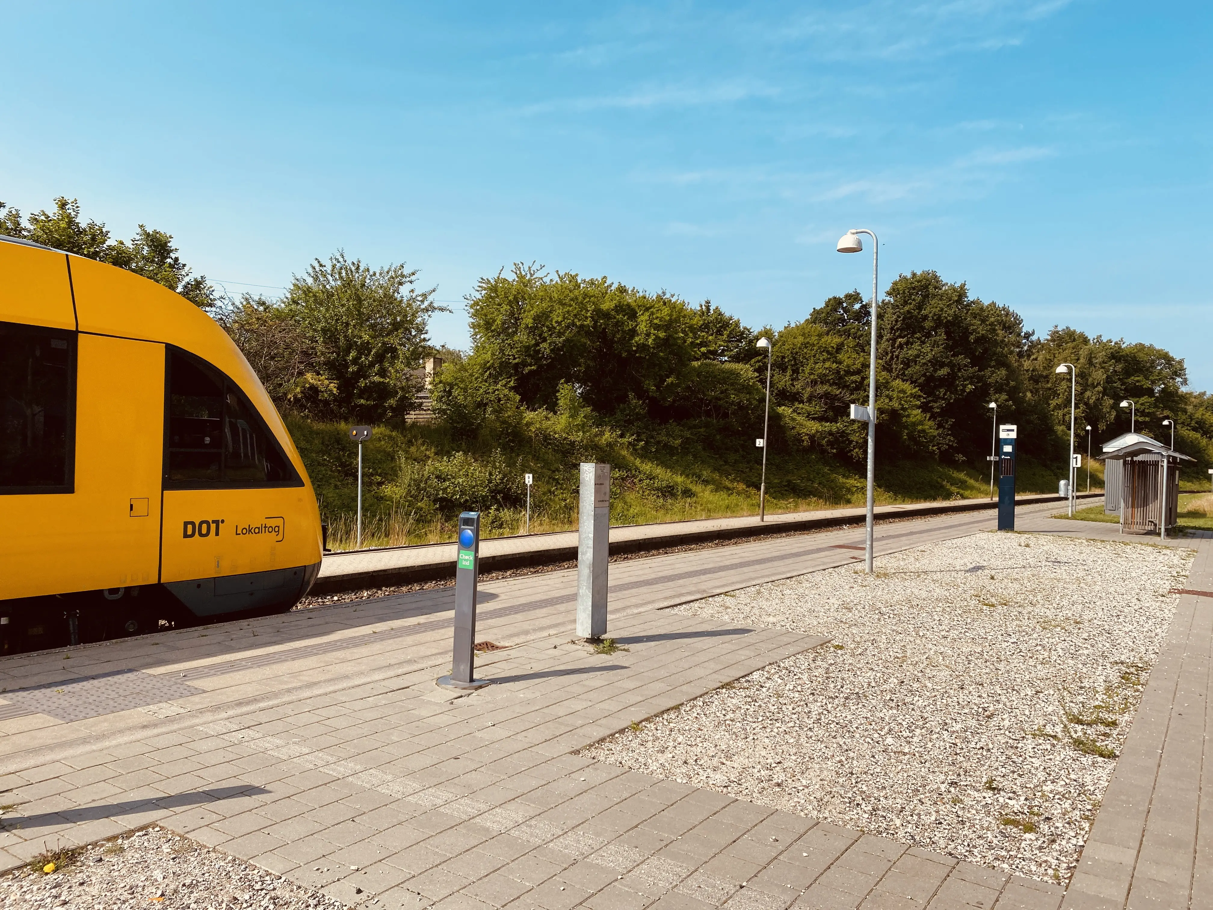 Billede af tog ud for Gørløse Trinbræt. Billede af tog ud for Gørløse Trinbræt.