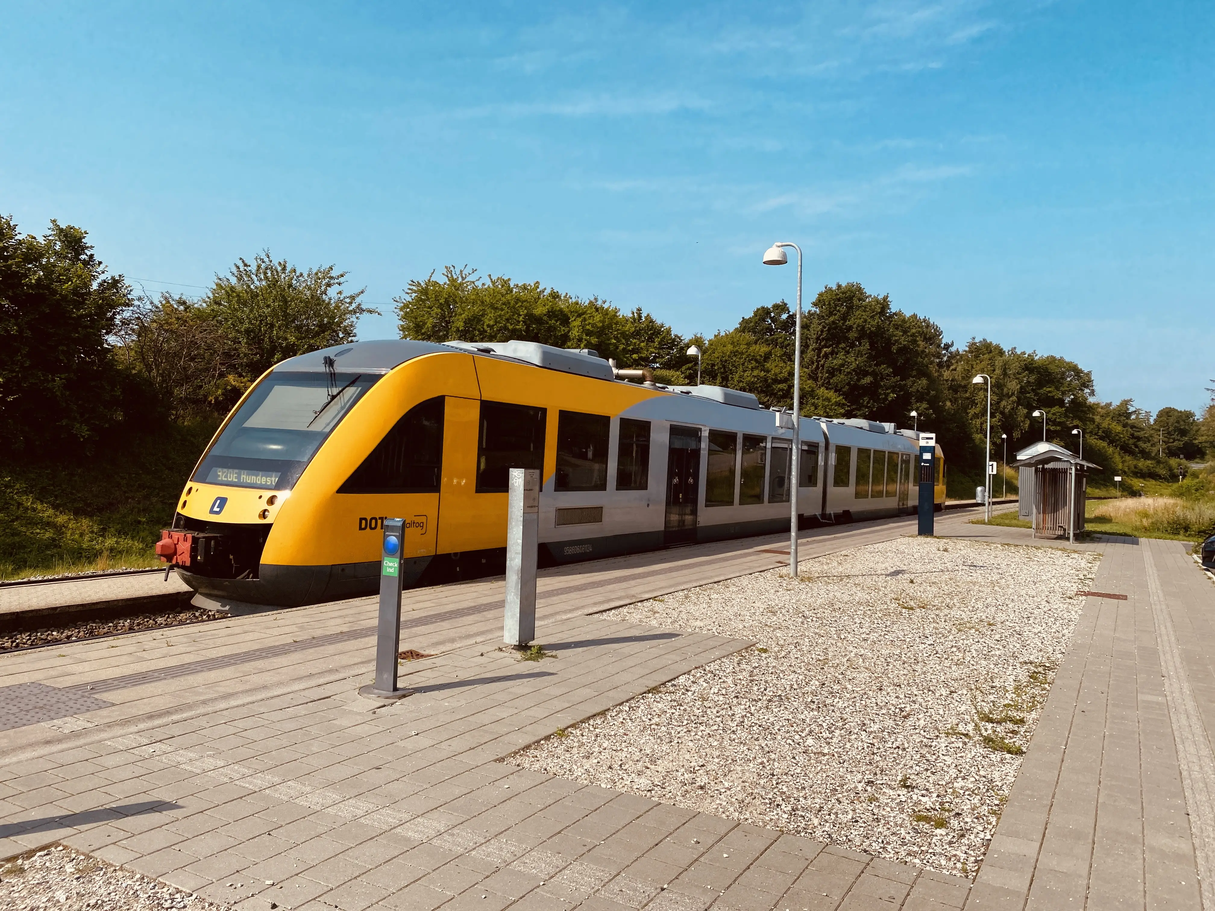 Billede af LT 112-212, tidligere LB 112-212 fotograferet ud for Gørløse Trinbræt. Billede af LT 112-212, tidligere LB 112-212 fotograferet ud for Gørløse Trinbræt.