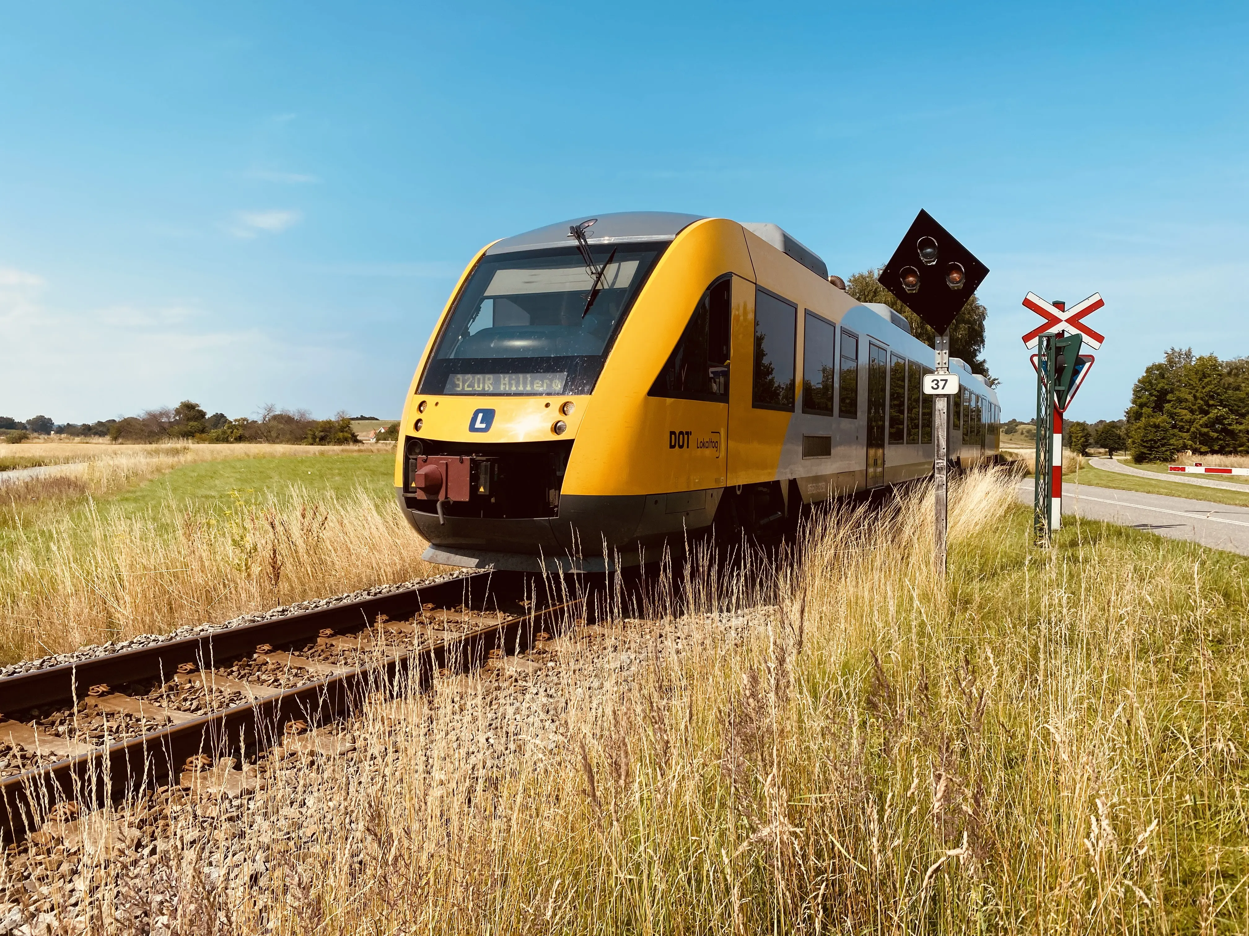 Billede af LT 105-205, tidligere LB 105-205 fotograferet ud for Strølille Trinbræt. Billede af LT 105-205, tidligere LB 105-205 fotograferet ud for Strølille Trinbræt.