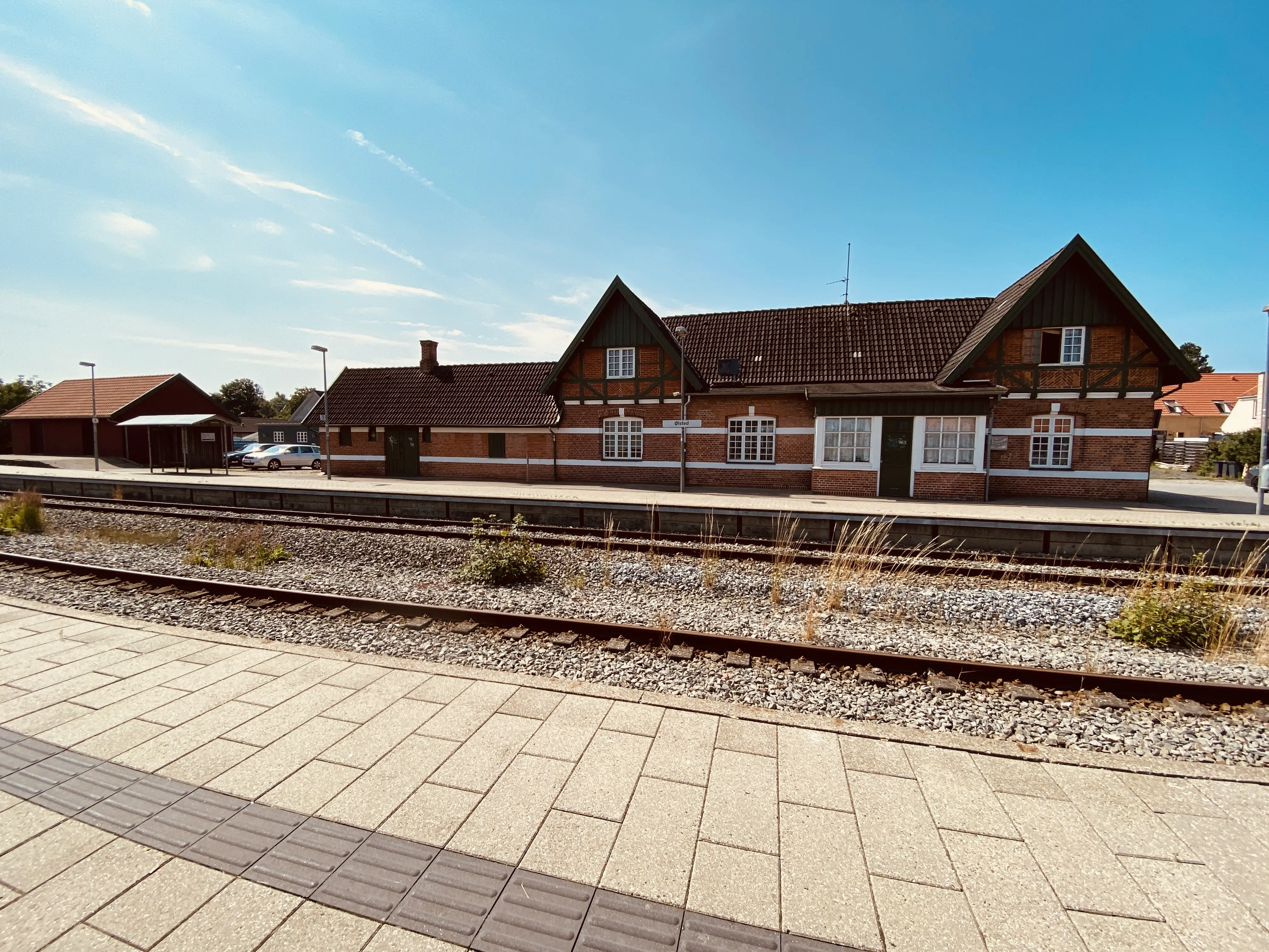 Billede af Ølsted Station set fra sporsiden.