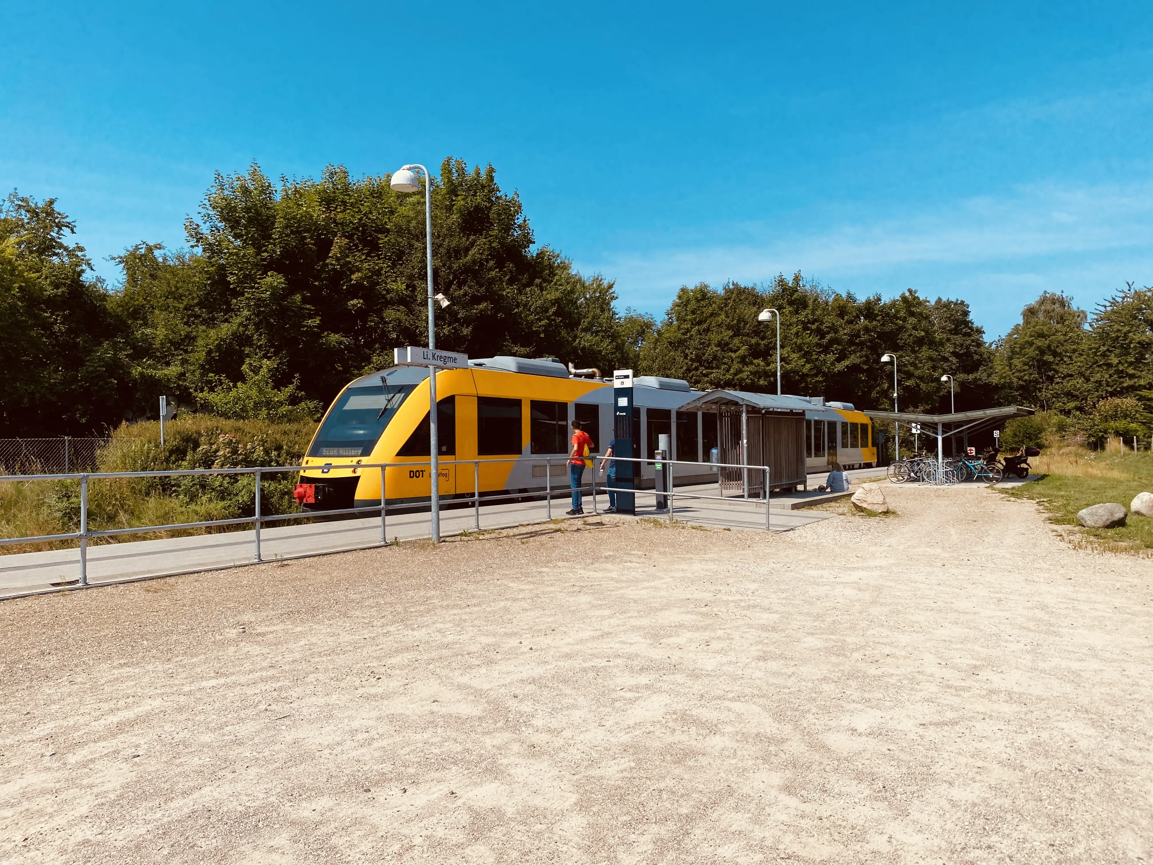 Billede af tog ud for Lille Kregme Trinbræt.