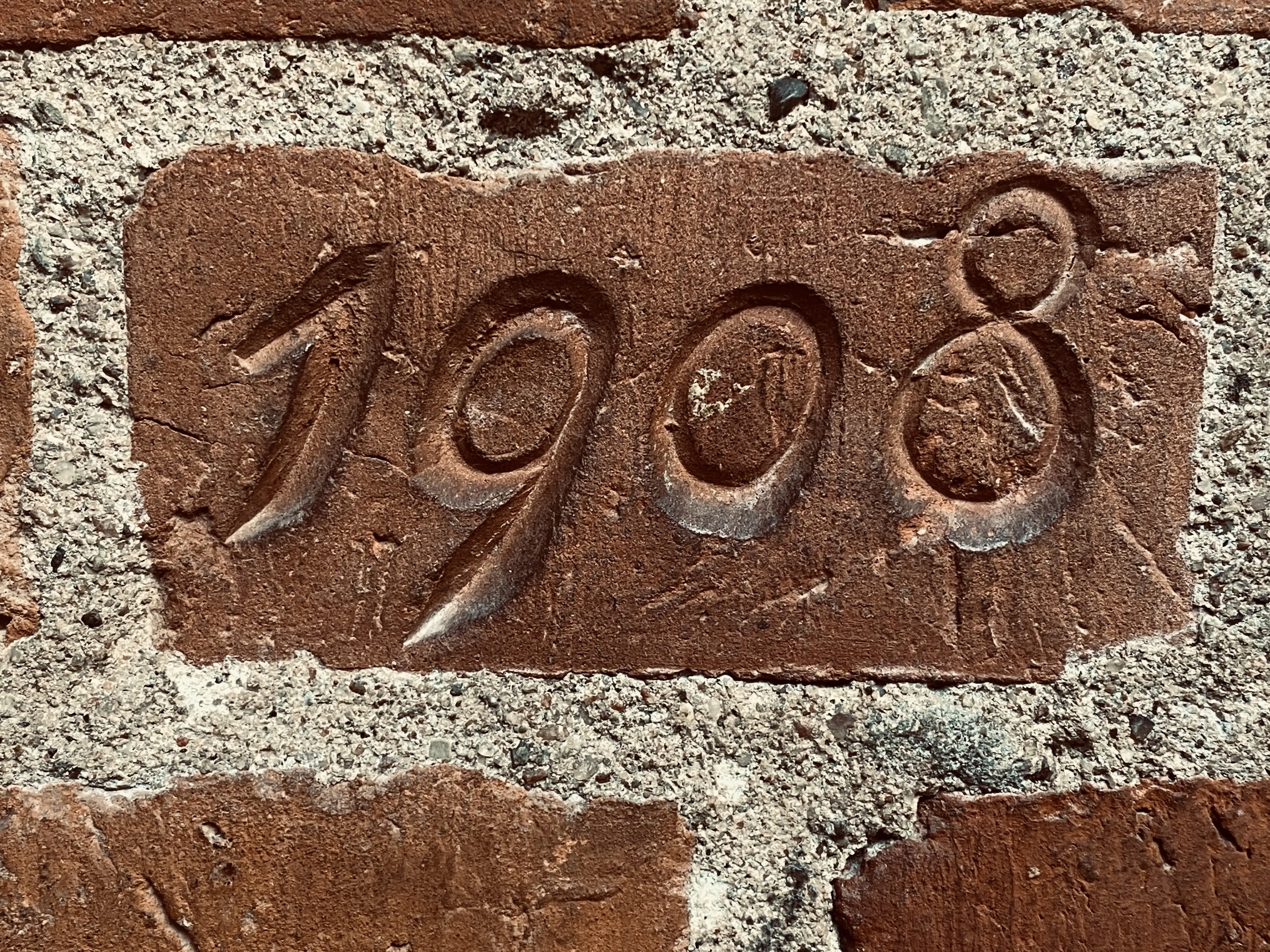 Billede af årstals murbåndet på København Hovedbanegård. Billede af årstals murbåndet på København Hovedbanegård.