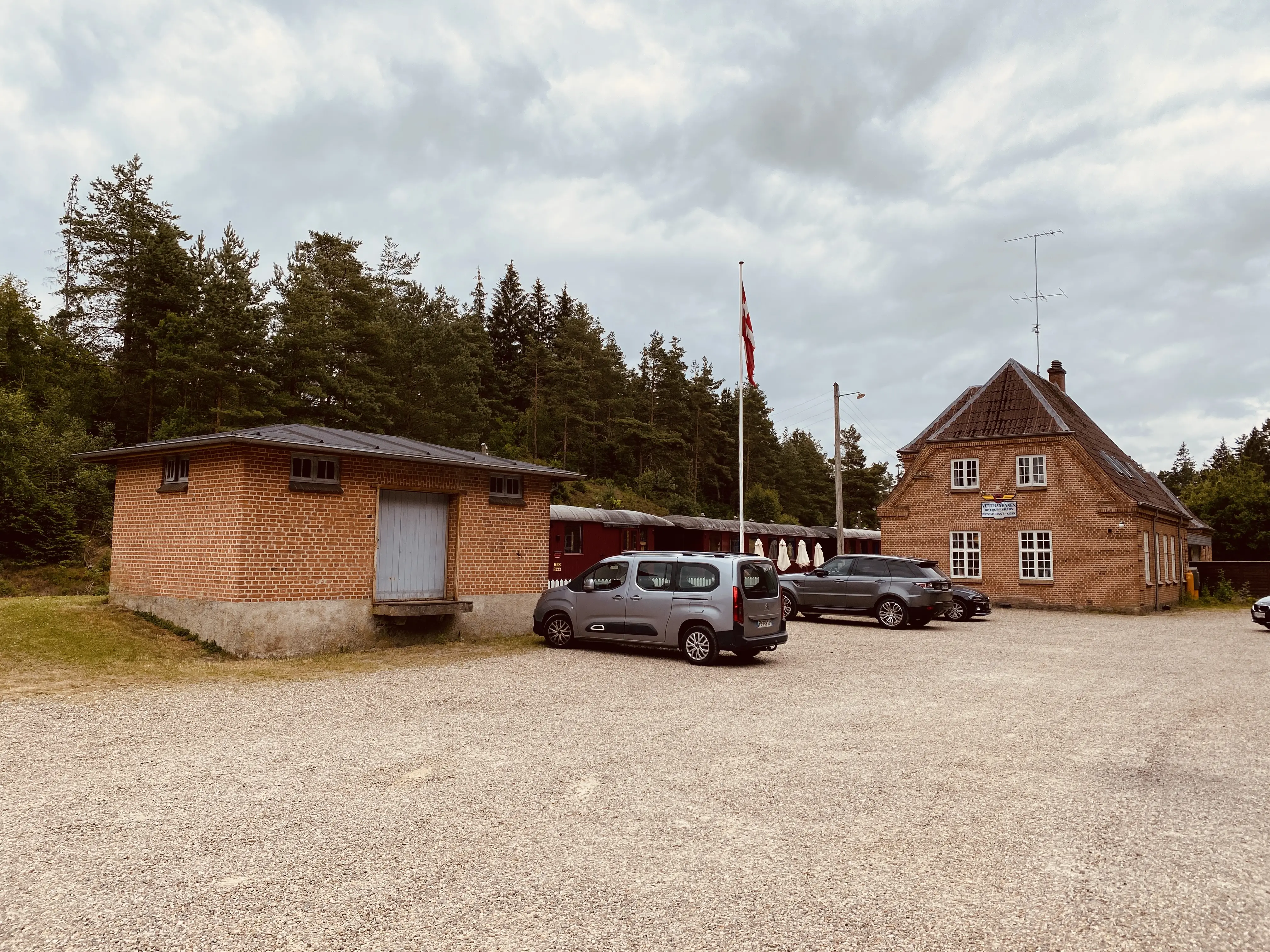 Billede af Vrads Stations varehus.