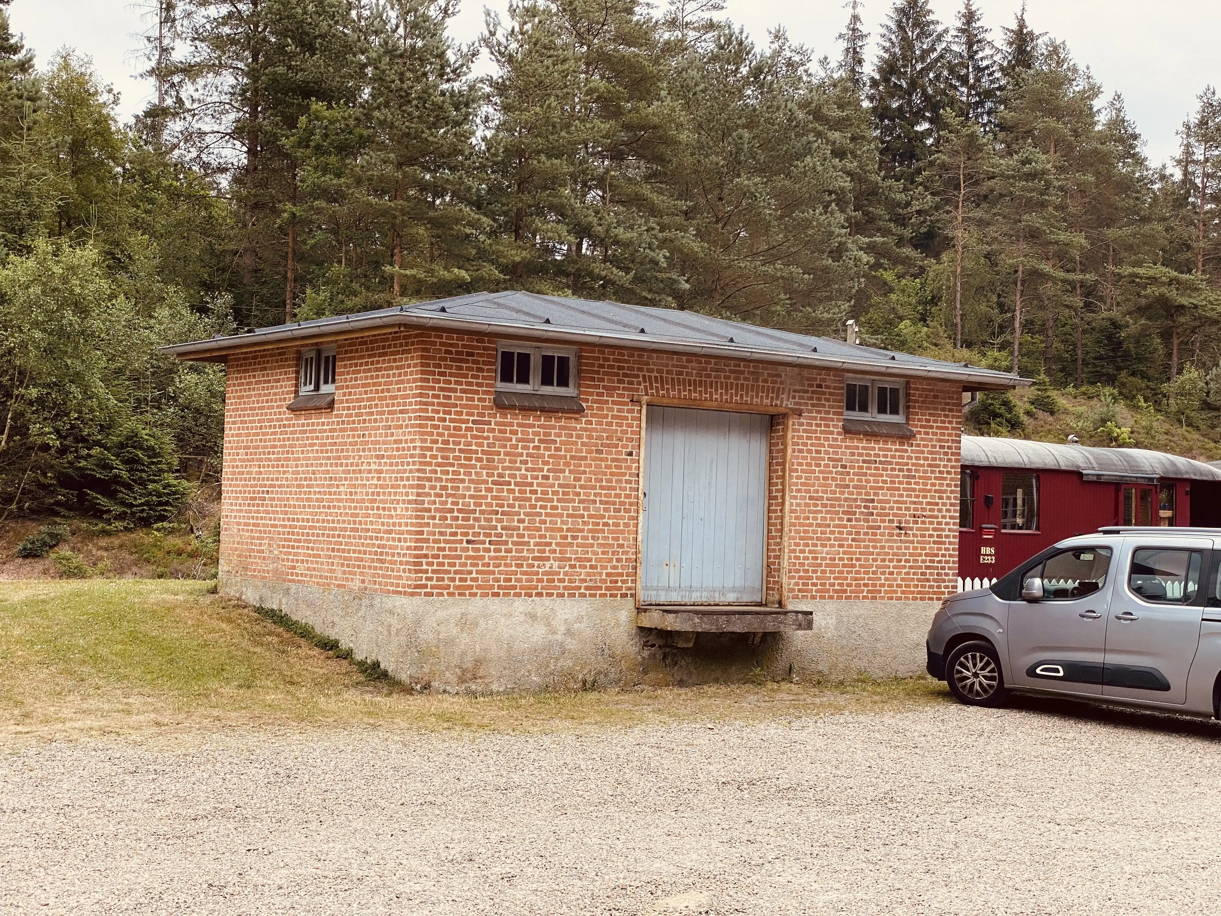 Billede af Vrads Stations varehus.