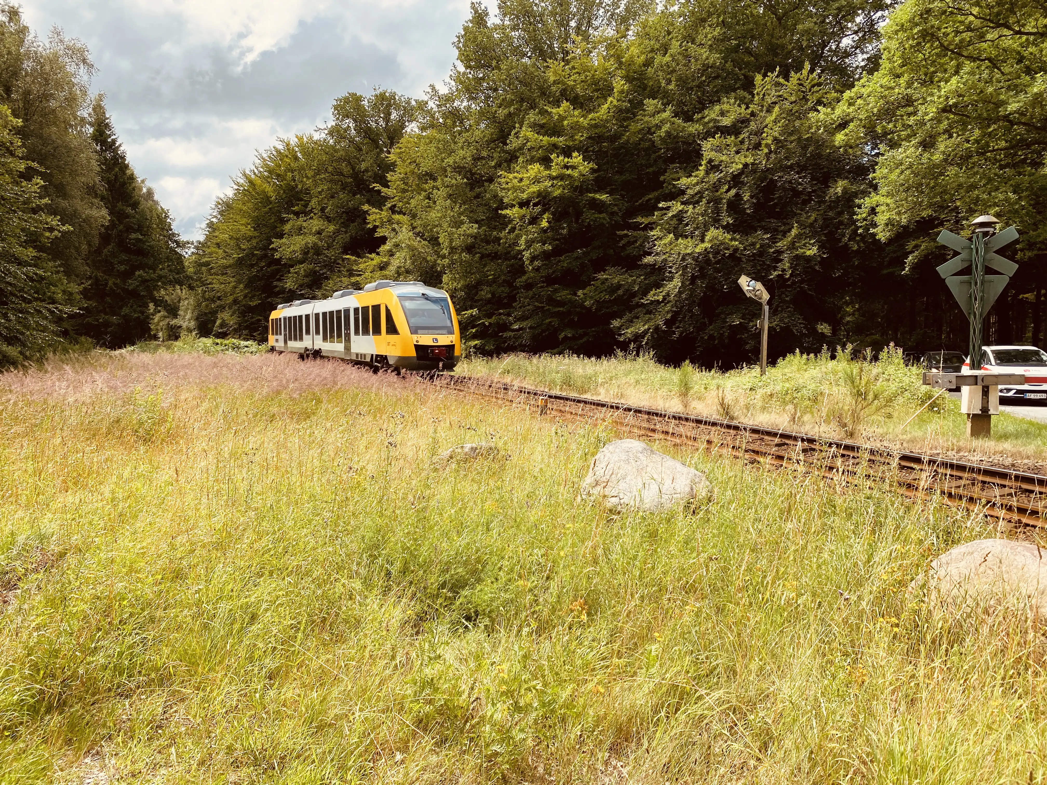 Billede af tog ud for det nedlagte Kildeport Trinbræt. Billede af tog ud for det nedlagte Kildeport Trinbræt.
