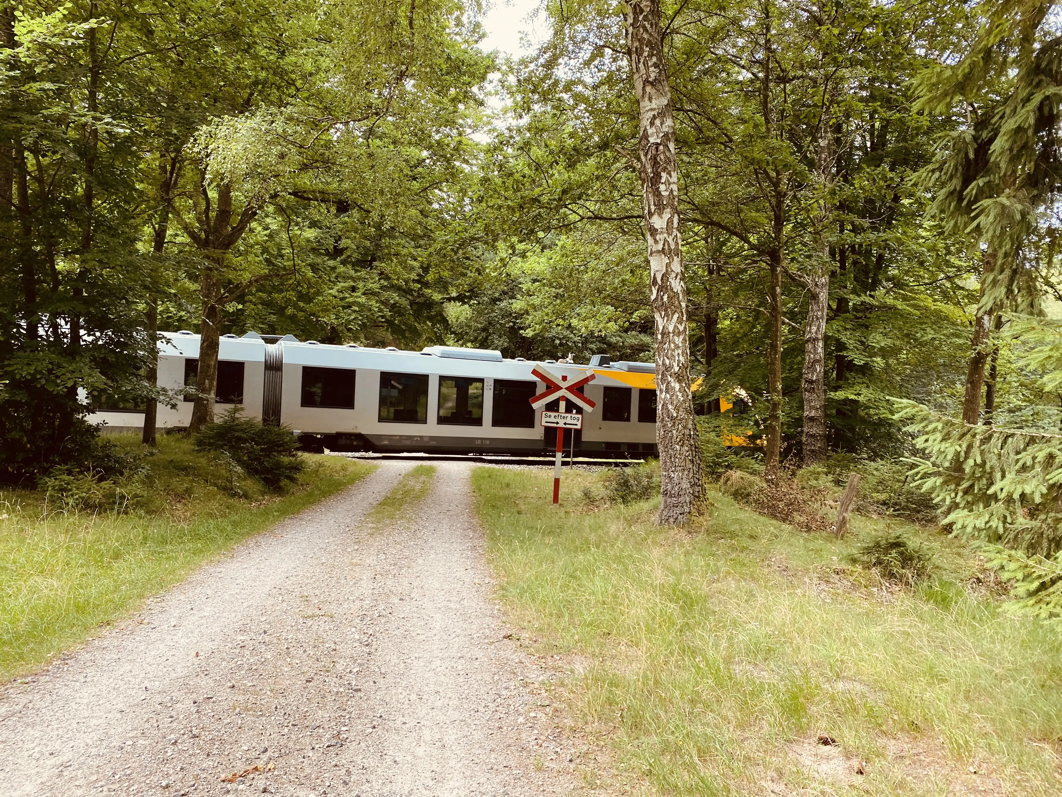 Billede af tog ud for Storkevad Trinbræt med Sidespor - Trinbræt med Sidespor er nedrevet, men Storkevad Trinbræt med Sidespor har ligget her. Billede af tog ud for Storkevad Trinbræt med Sidespor - Trinbræt med Sidespor er nedrevet, men Storkevad Trinbræt med Sidespor har ligget her.