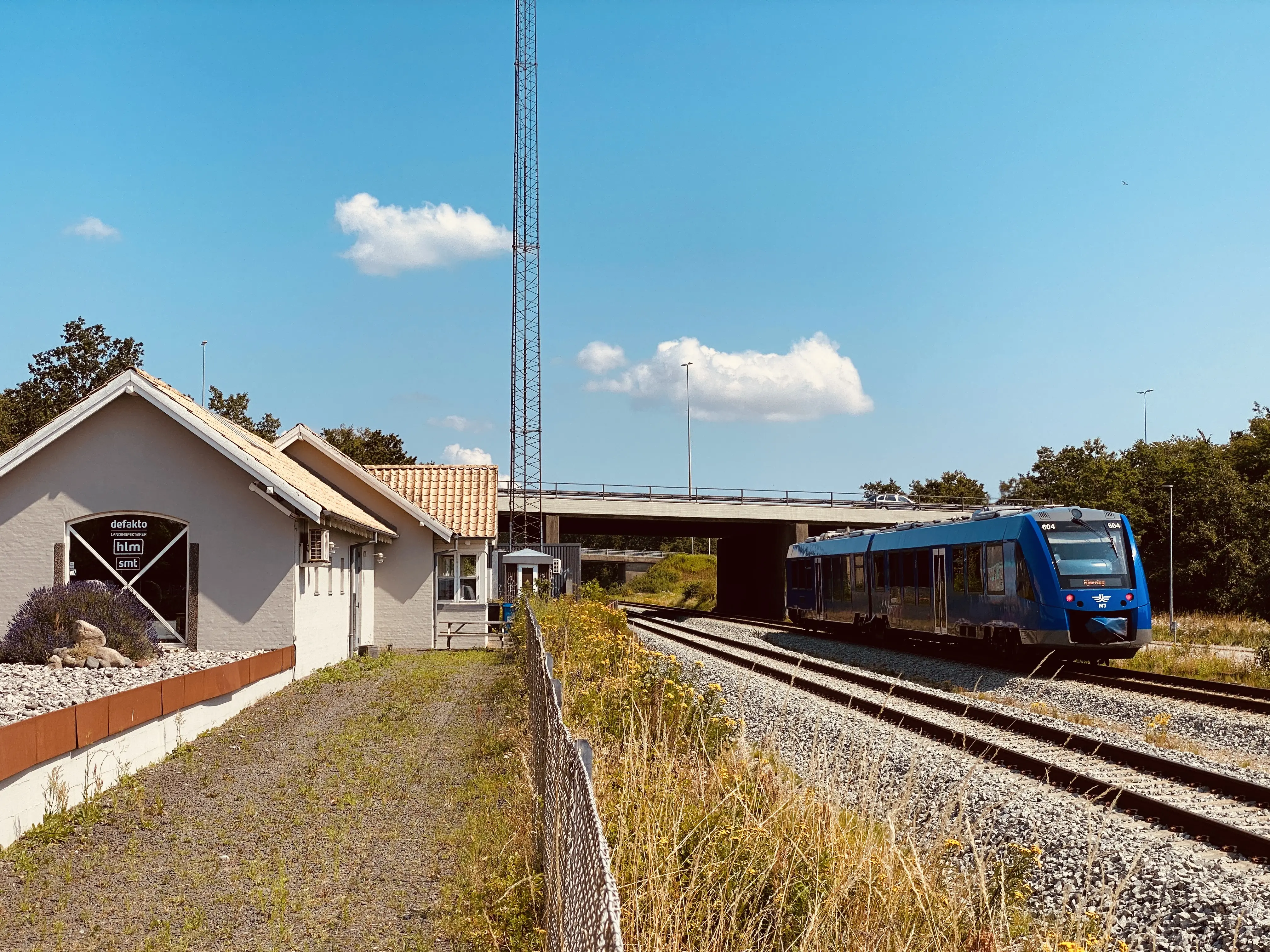 Billede af tog ud for Skalborg Station. Billede af tog ud for Skalborg Station.