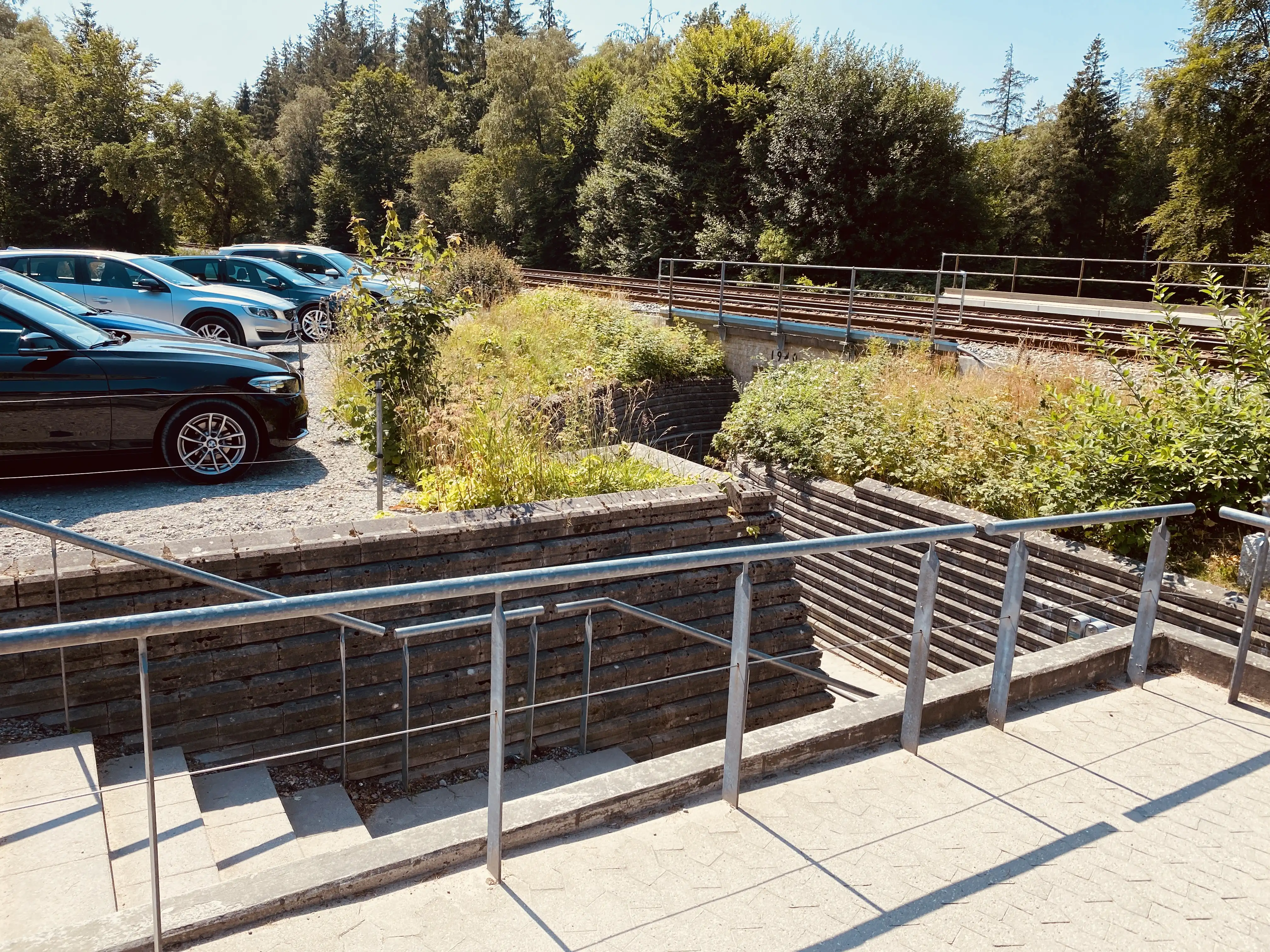 Billede af Mosskov Trinbræt - Trinbræt er nedrevet, men Mosskov Trinbræt har ligget her. Billede af Mosskov Trinbræt - Trinbræt er nedrevet, men Mosskov Trinbræt har ligget her.