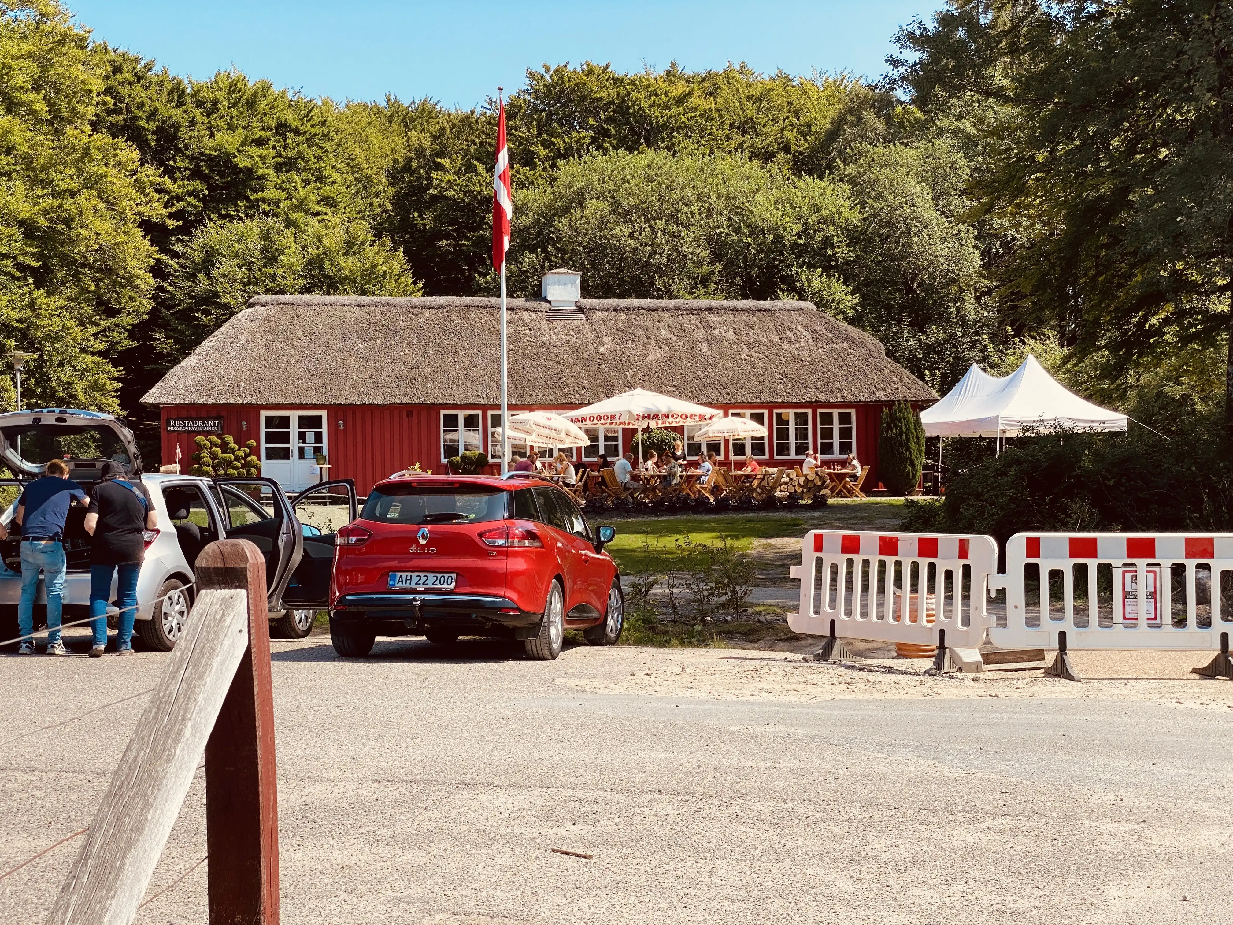 Billede af Mosskovpavillonen ud for det tidligere Mosskov Trinbræt. Billede af Mosskovpavillonen ud for det tidligere Mosskov Trinbræt.