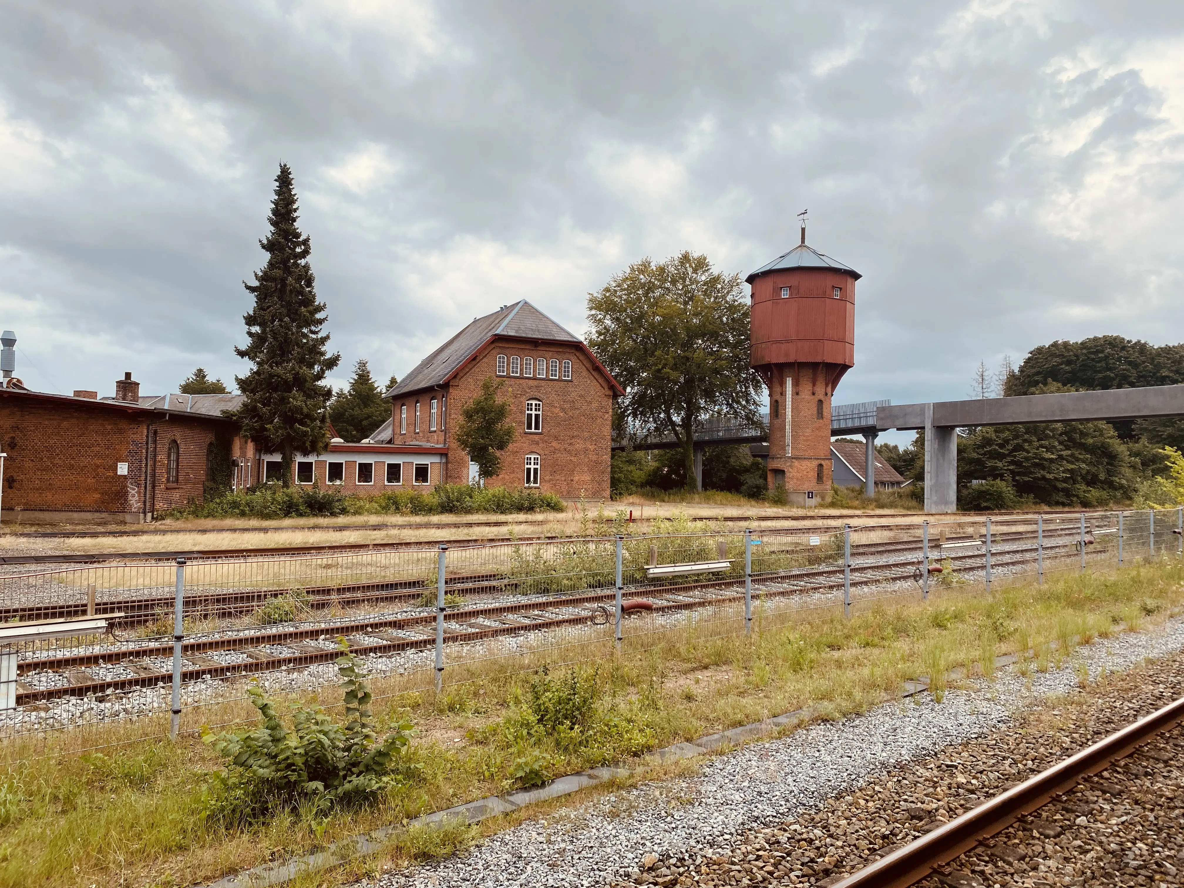 Billede af opholdsbygning ved ringremisen på Langå Station.