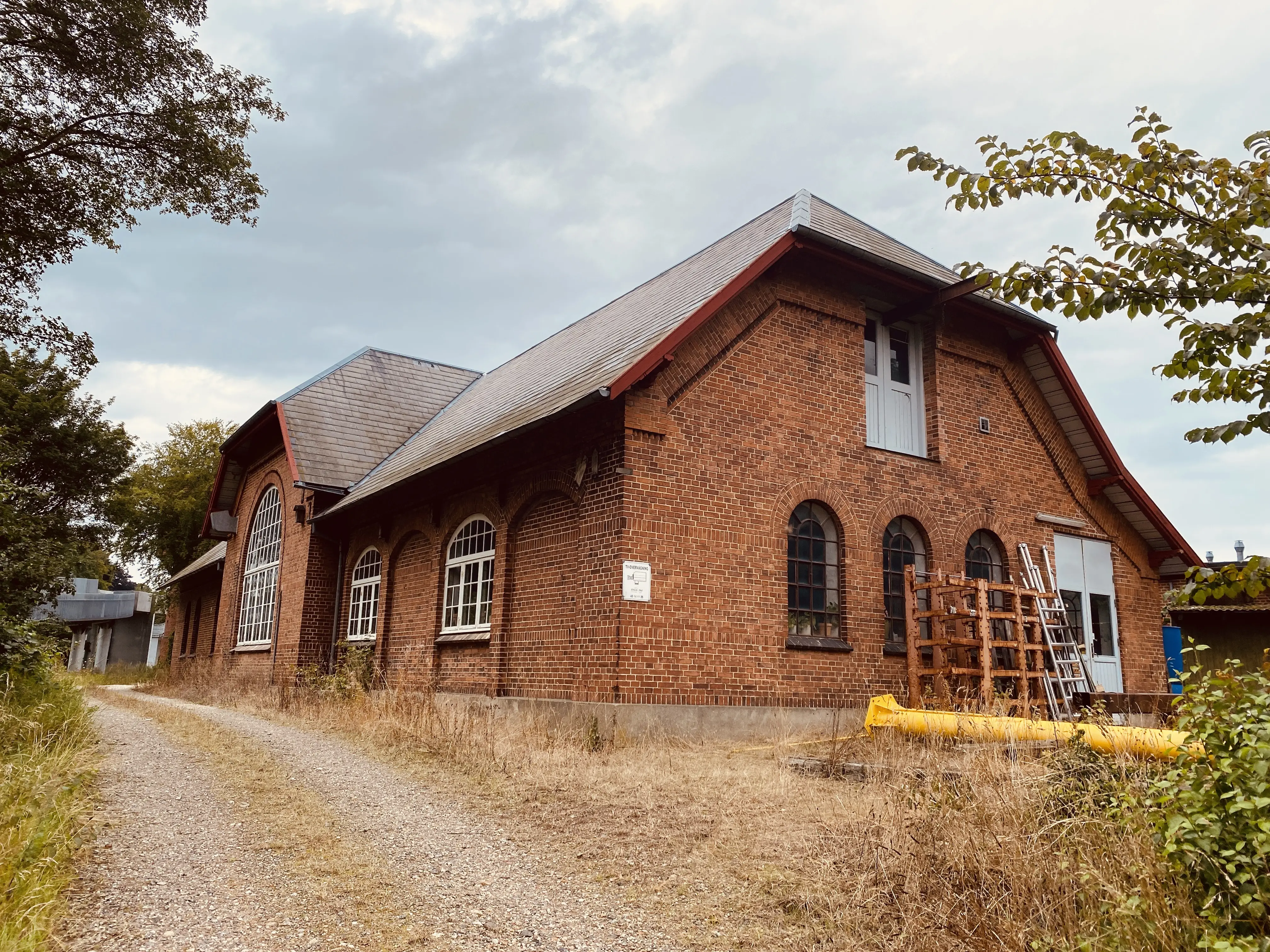 Billede af opholdsbygning ved ringremisen på Langå Station.