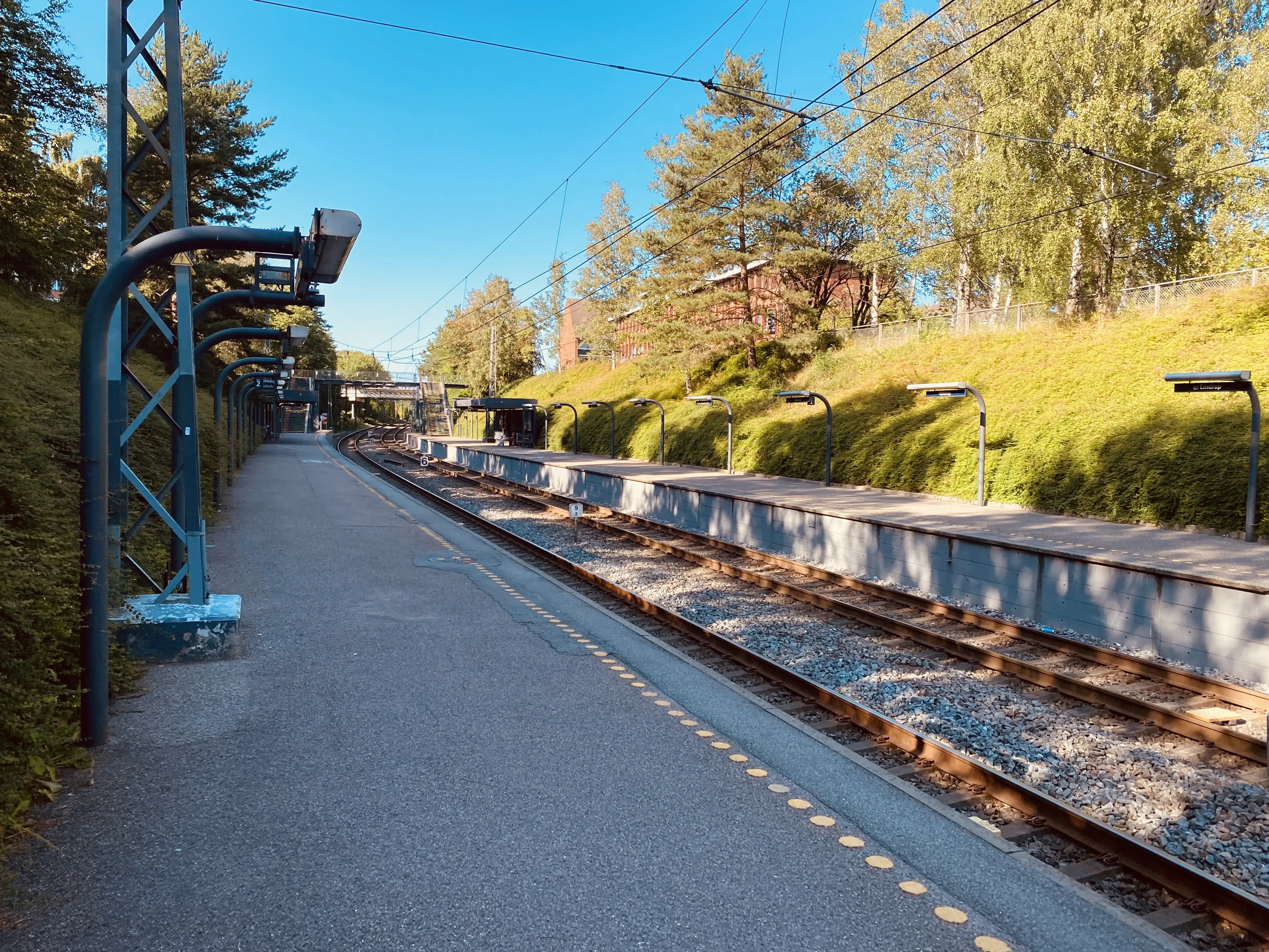Billede af Emdrup S-togstrinbræt. Billede af Emdrup S-togstrinbræt.